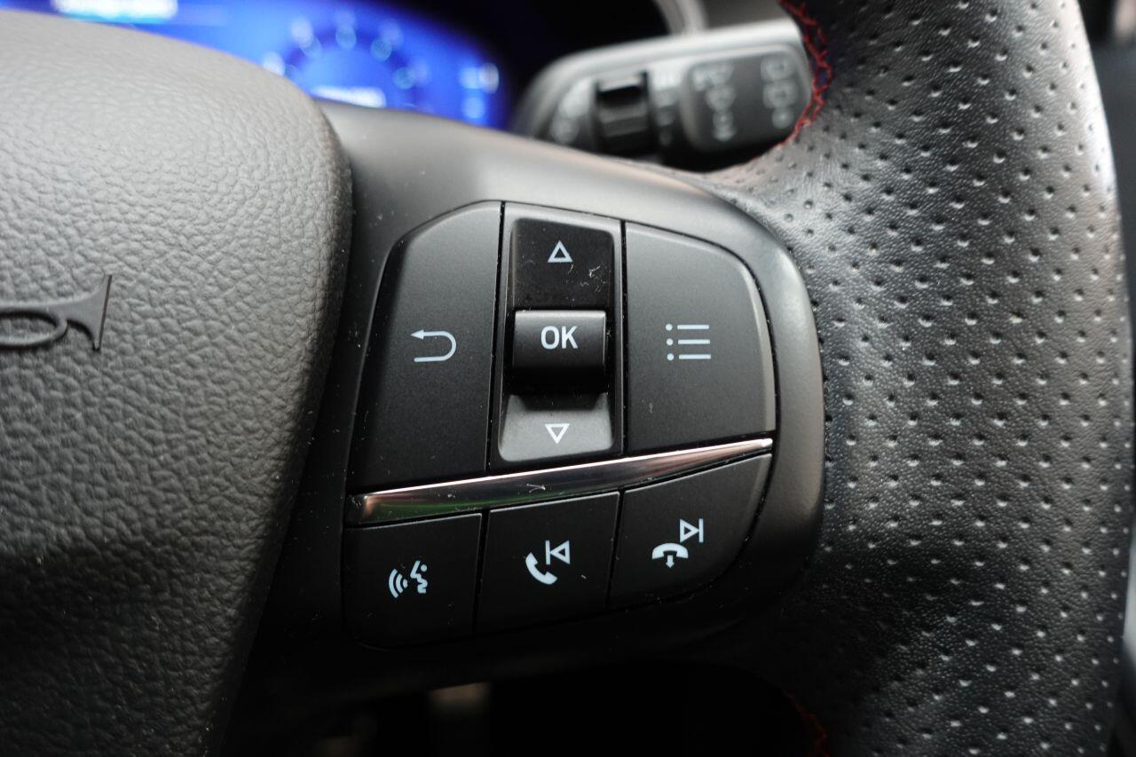 Ford Focus - Image 41