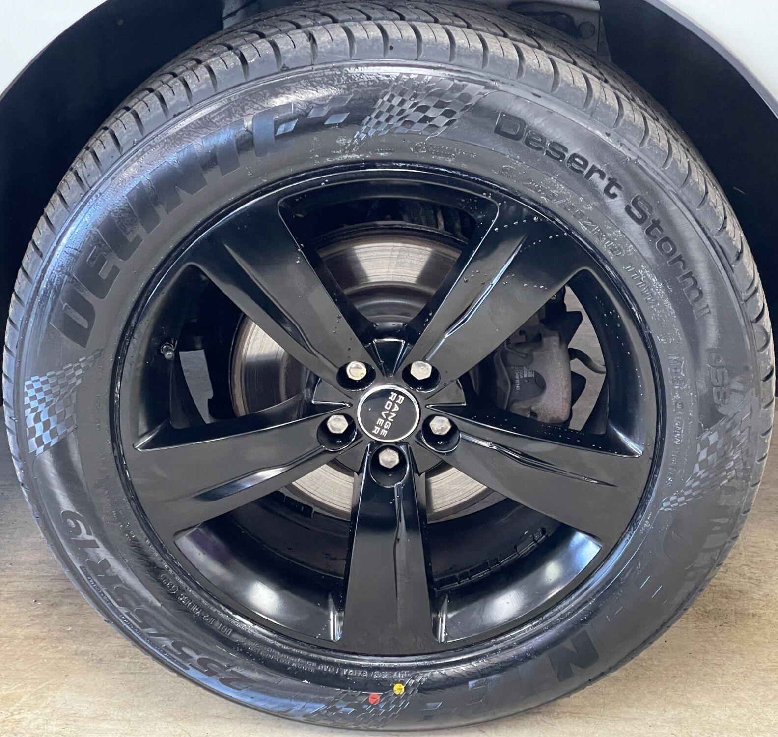 Land Rover Range Rover Velar - Image 13