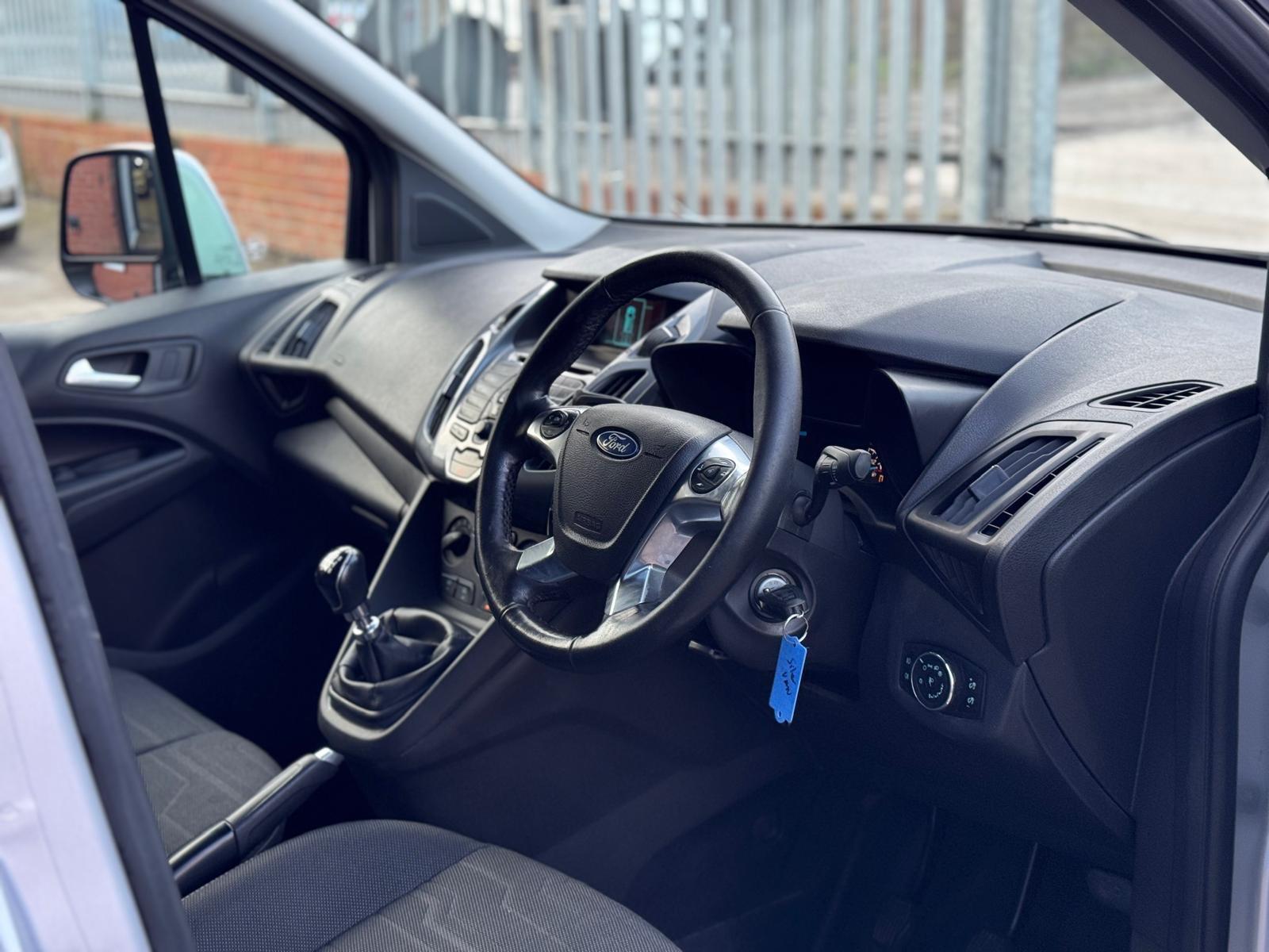 Ford Transit Connect - Image 21