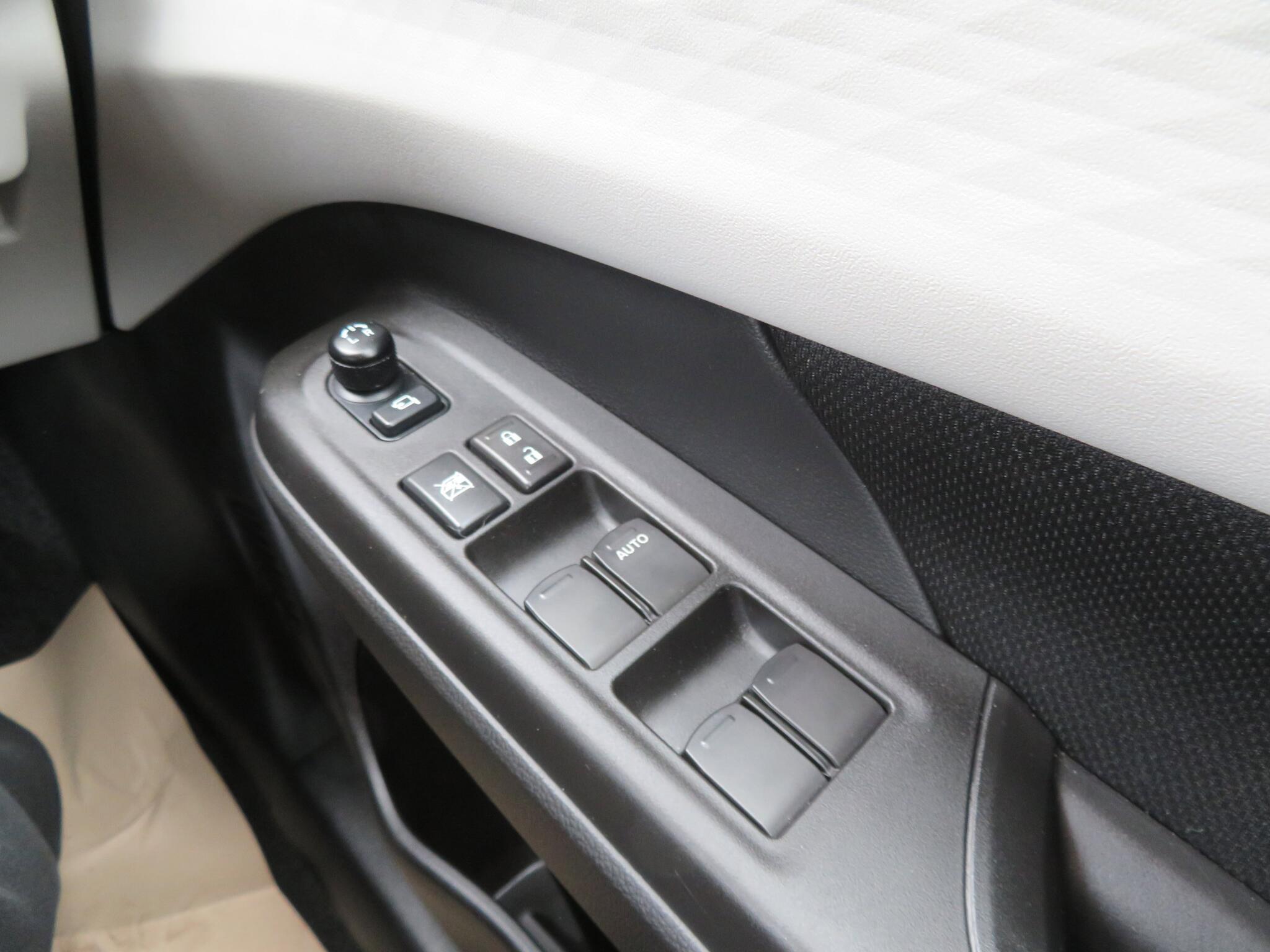 Suzuki Swift - Image 18