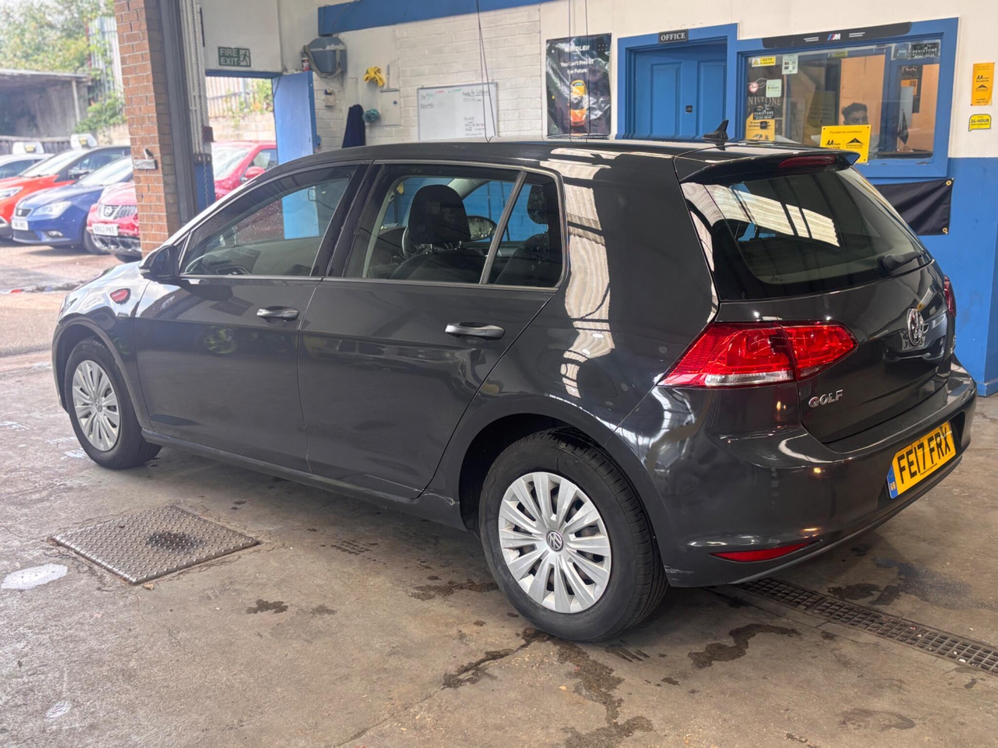 Volkswagen Golf - Image 4