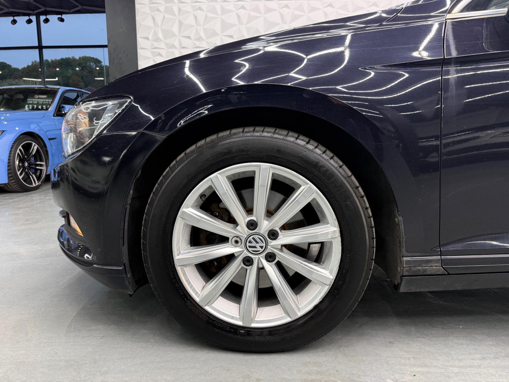 Volkswagen Passat - Image 9