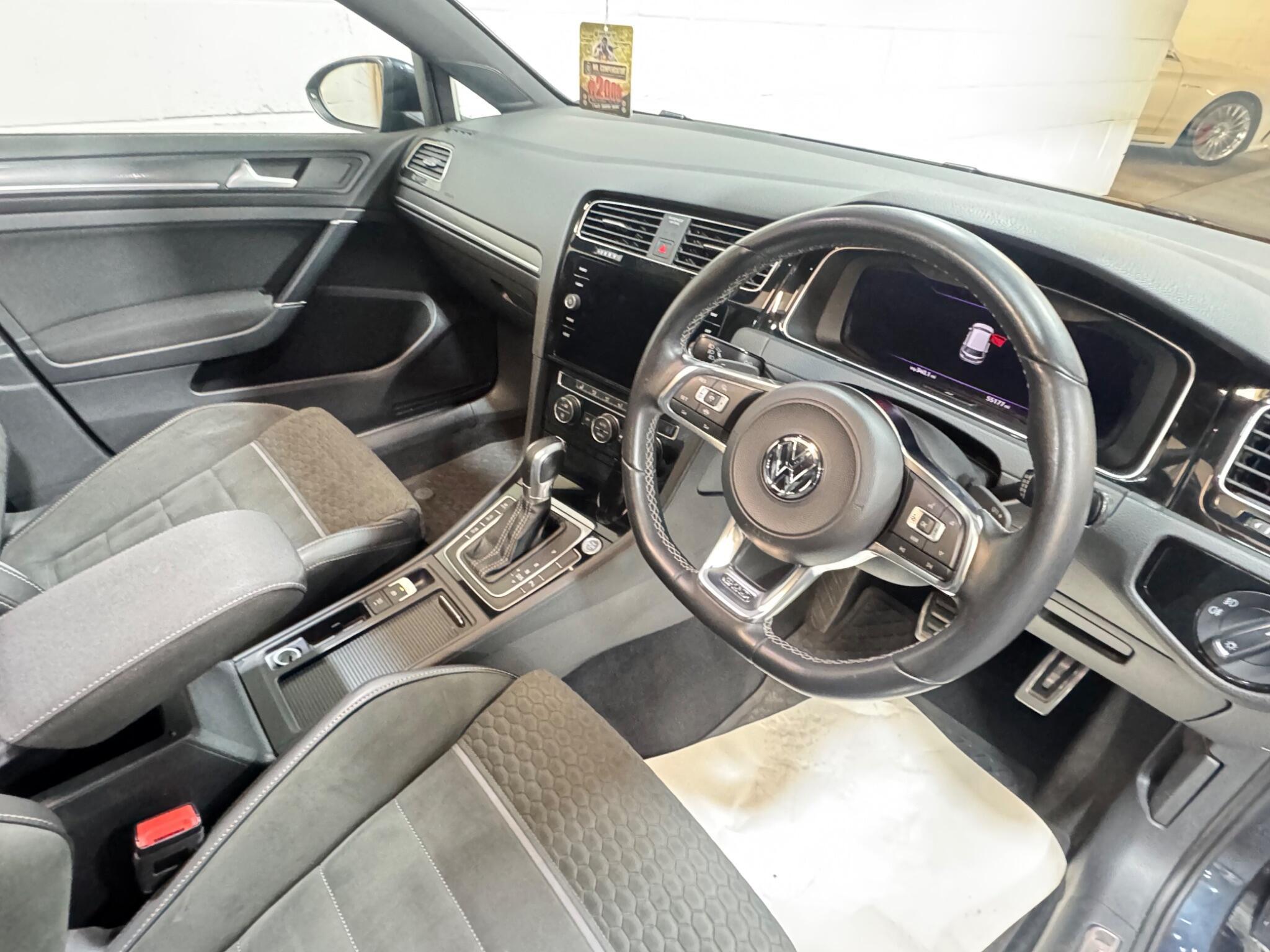 Volkswagen Golf - Image 8