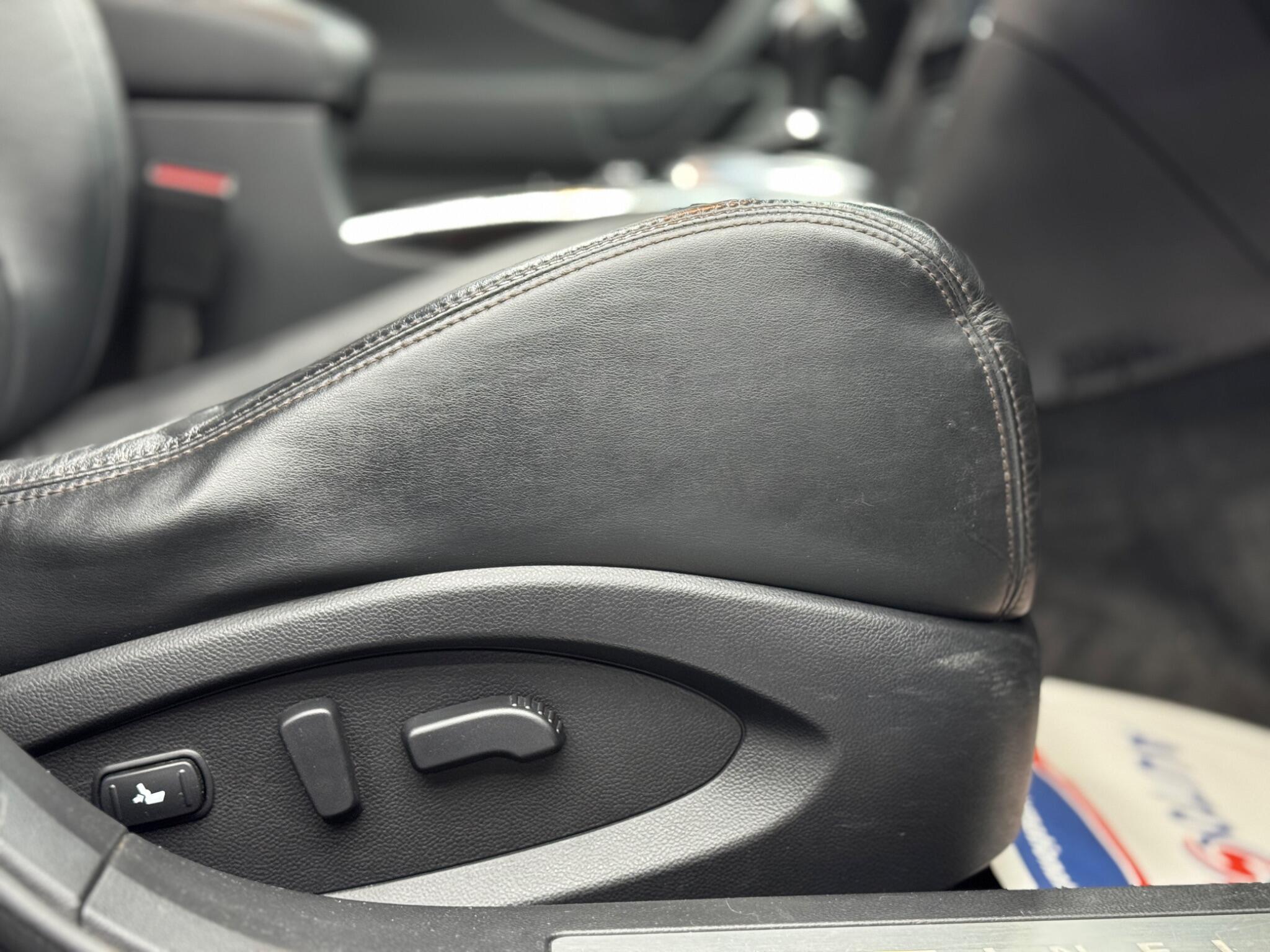 Infiniti QX70 - Image 42