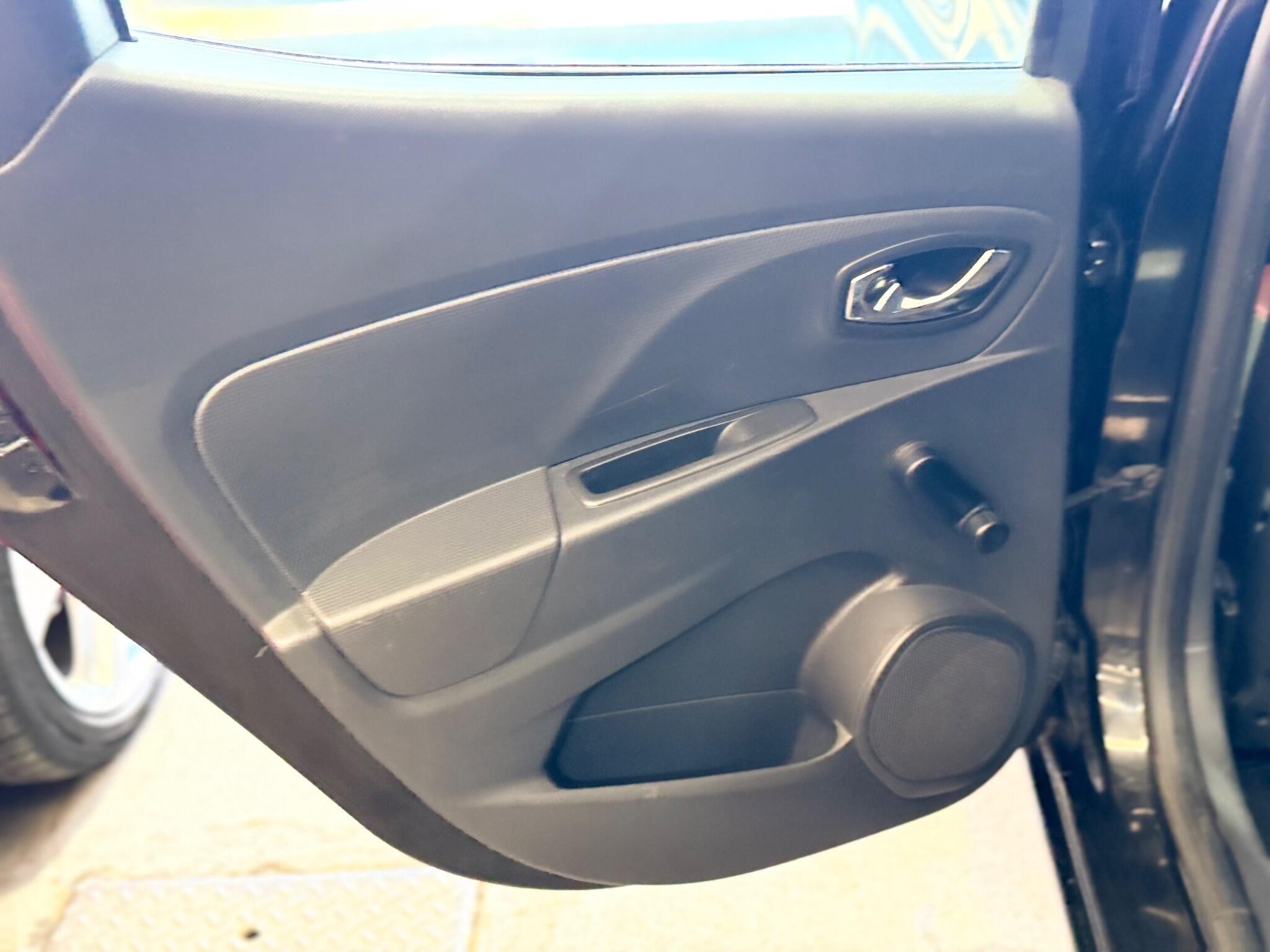 Renault Clio - Image 29