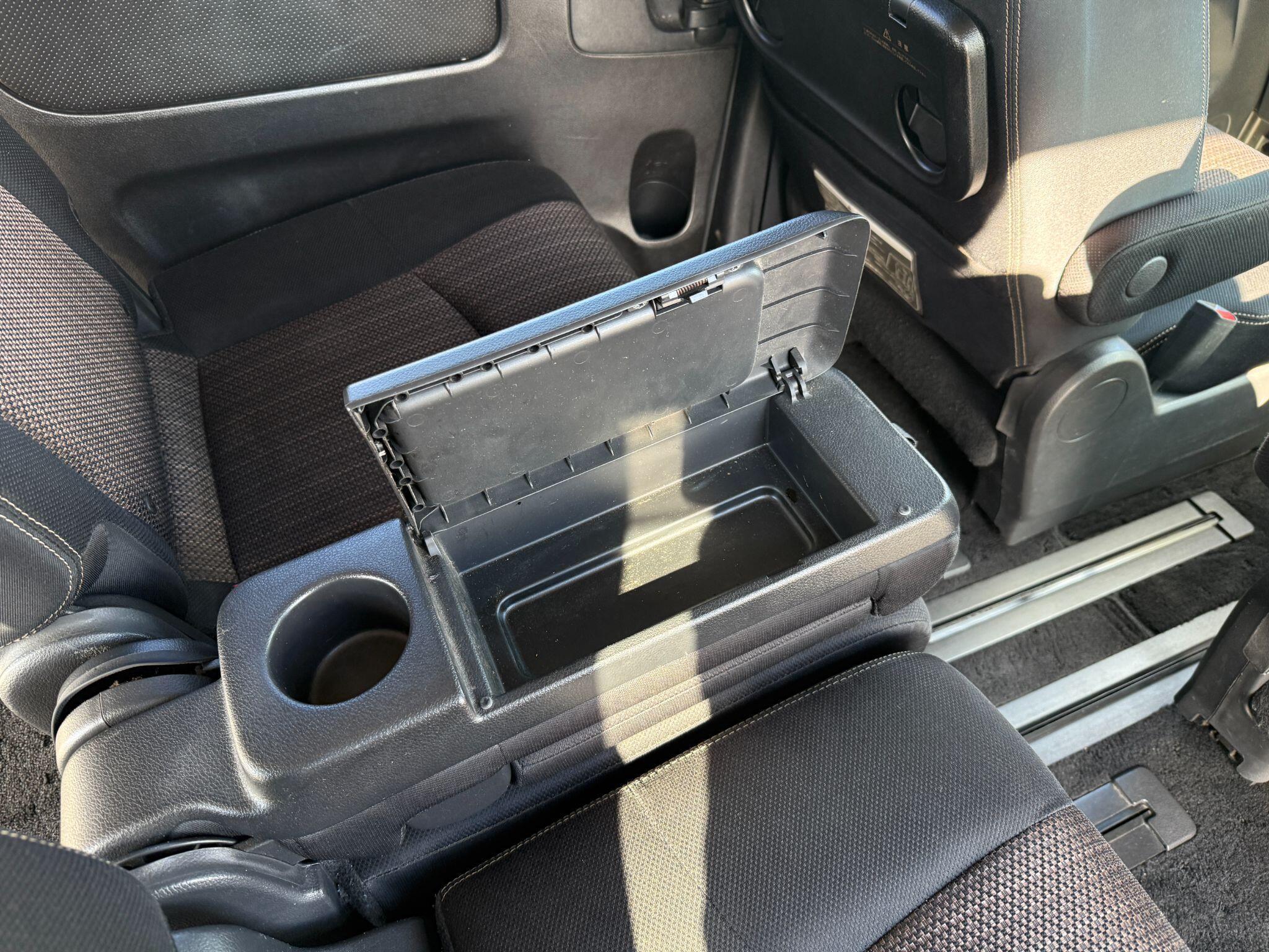 Nissan Serena - Image 36