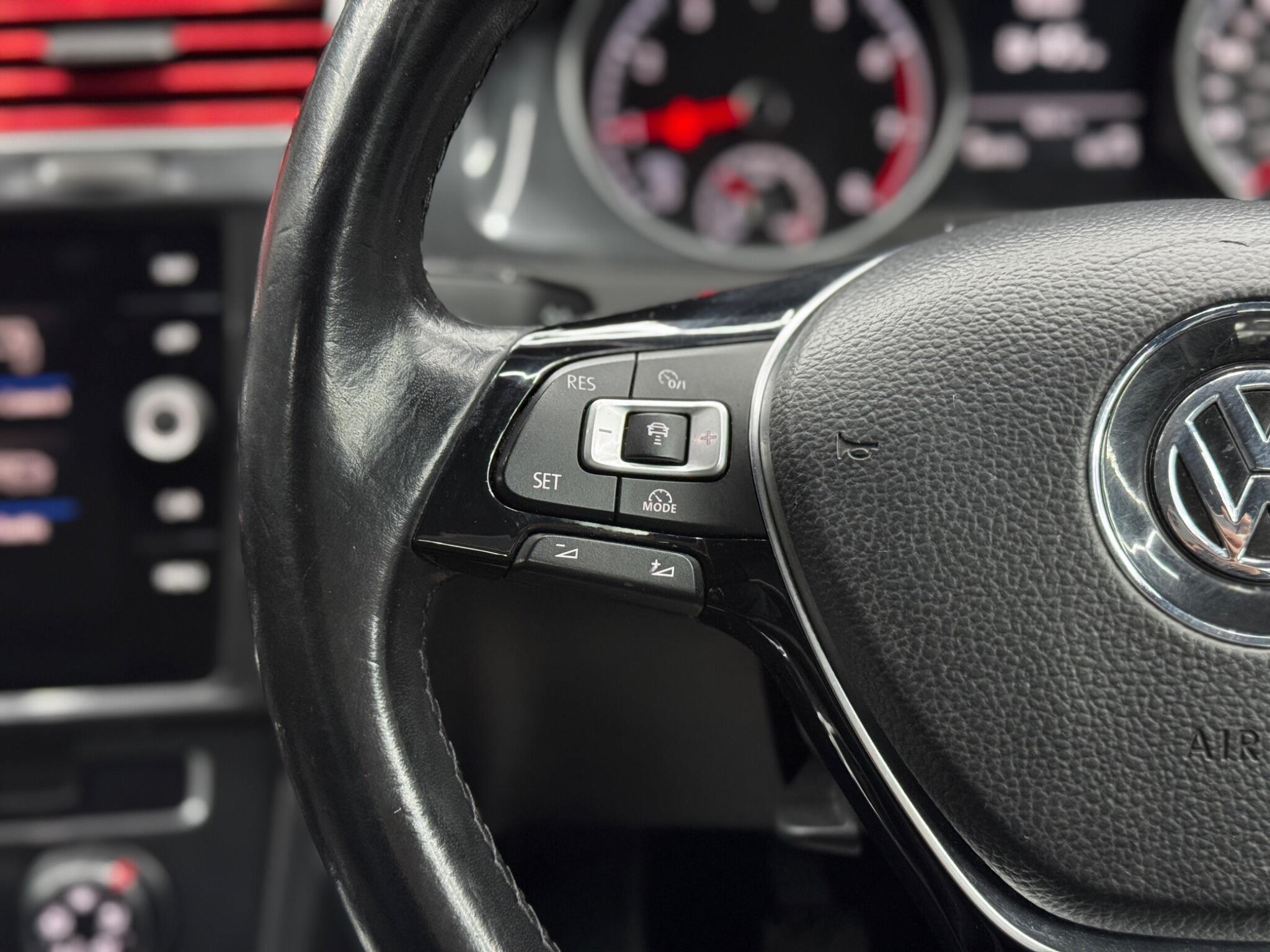 Volkswagen Golf - Image 19