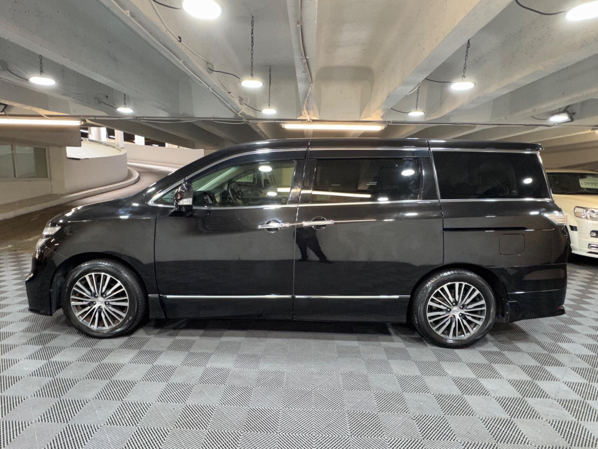 Nissan Elgrand - Image 2