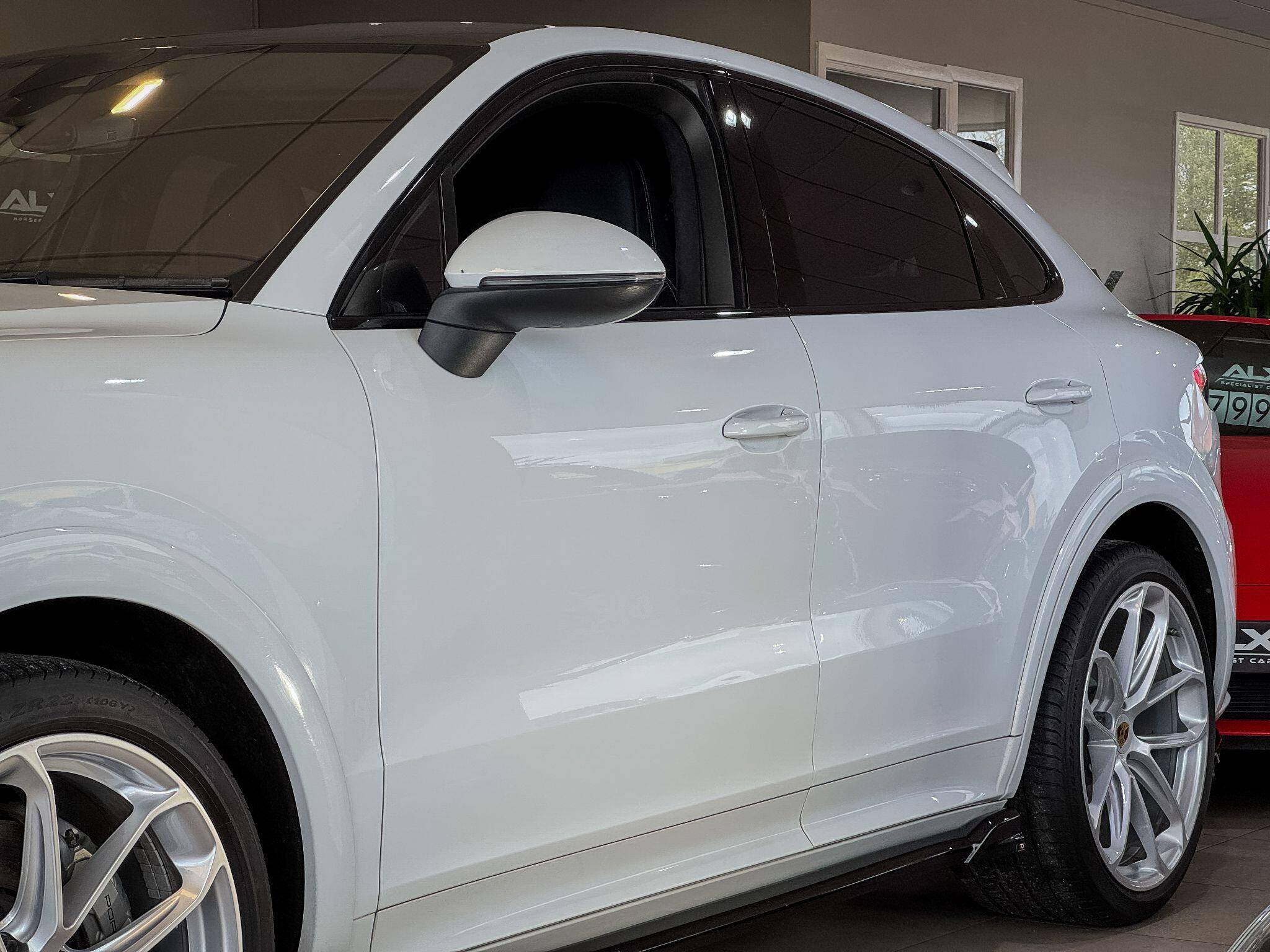 Porsche Cayenne - Image 11