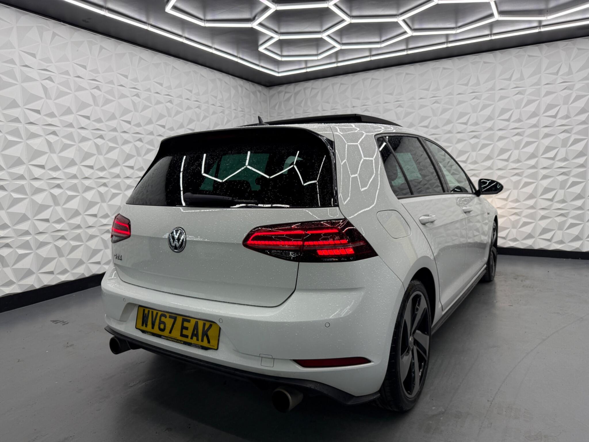 Volkswagen Golf - Image 14