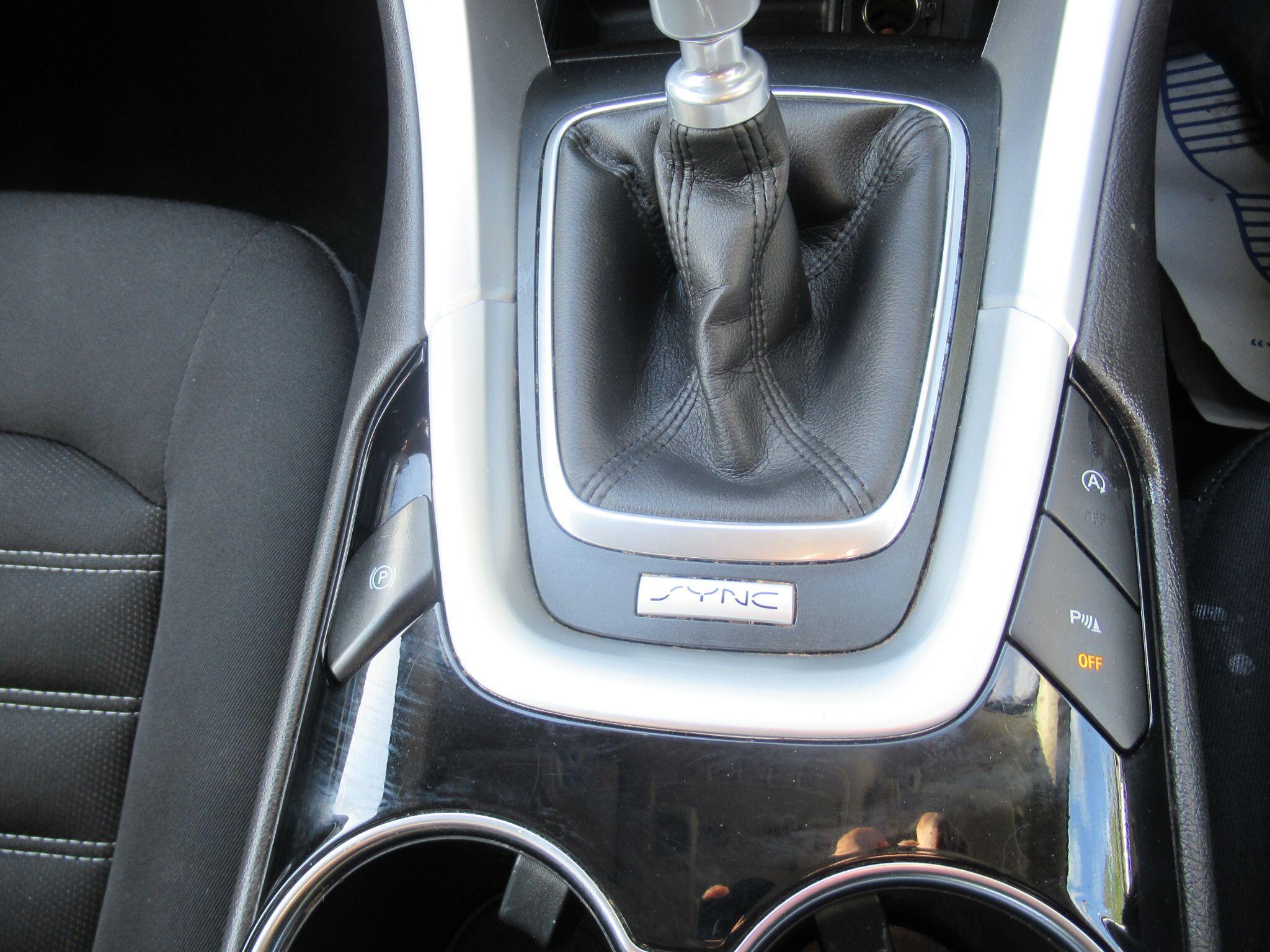 Ford Mondeo - Image 17