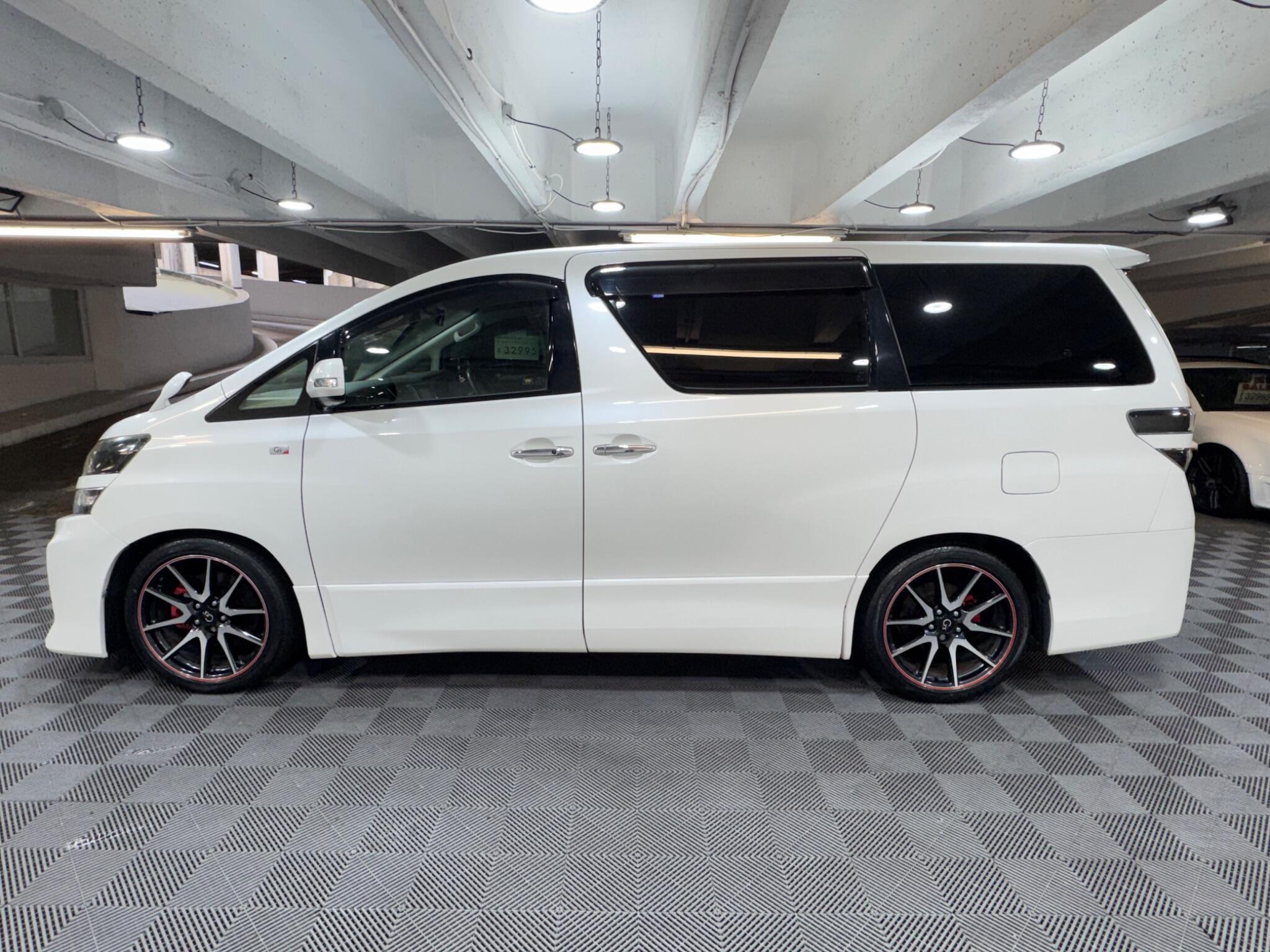 Toyota Vellfire - Image 2