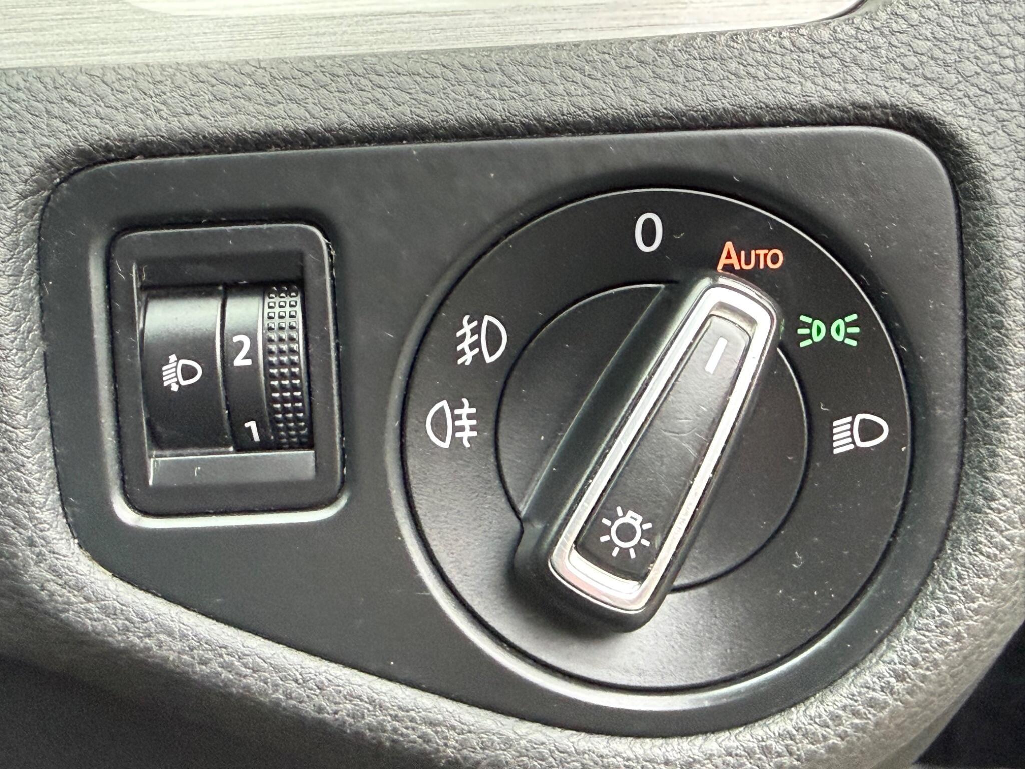 Volkswagen Golf - Image 19