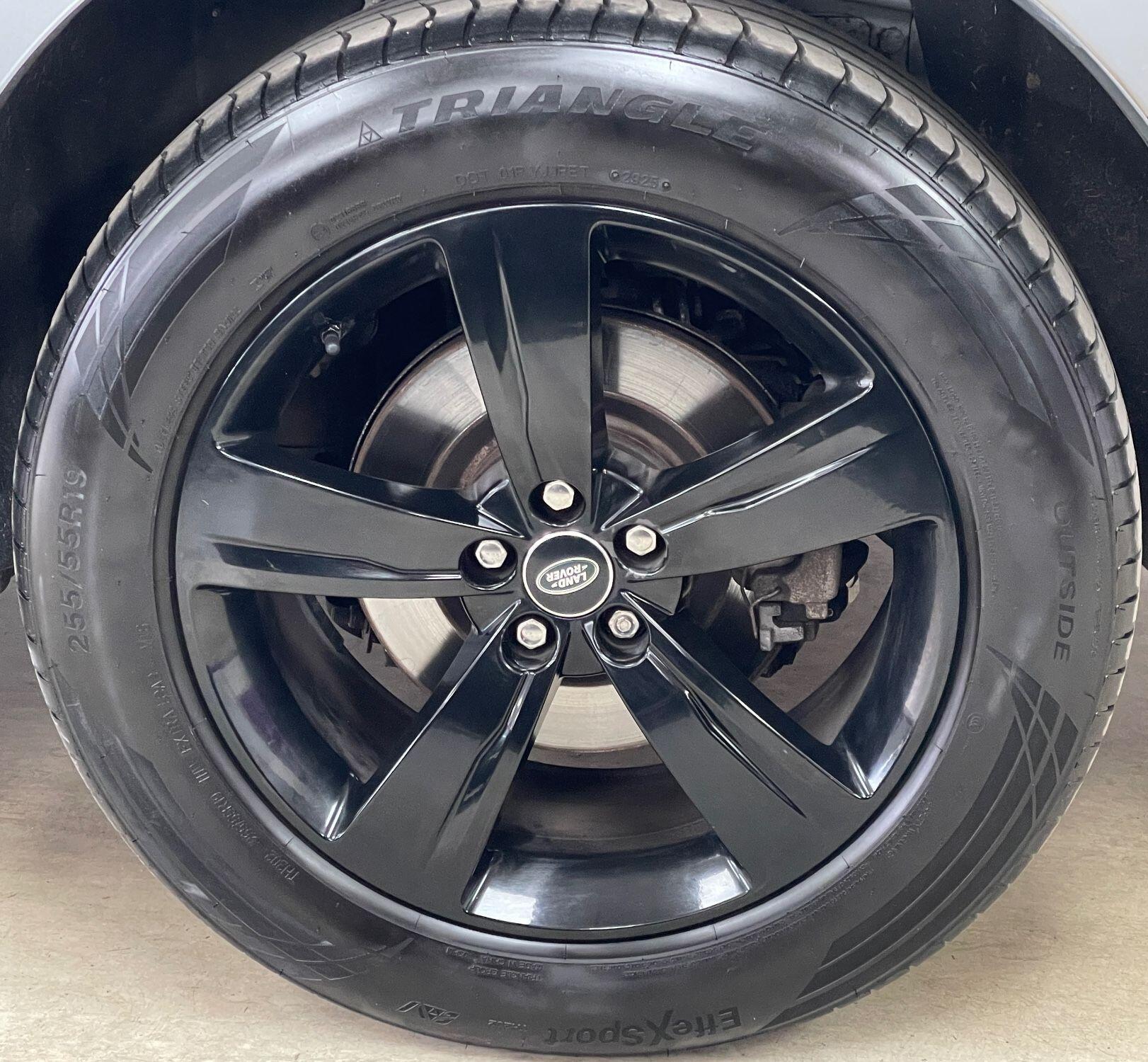Land Rover Range Rover Velar - Image 15