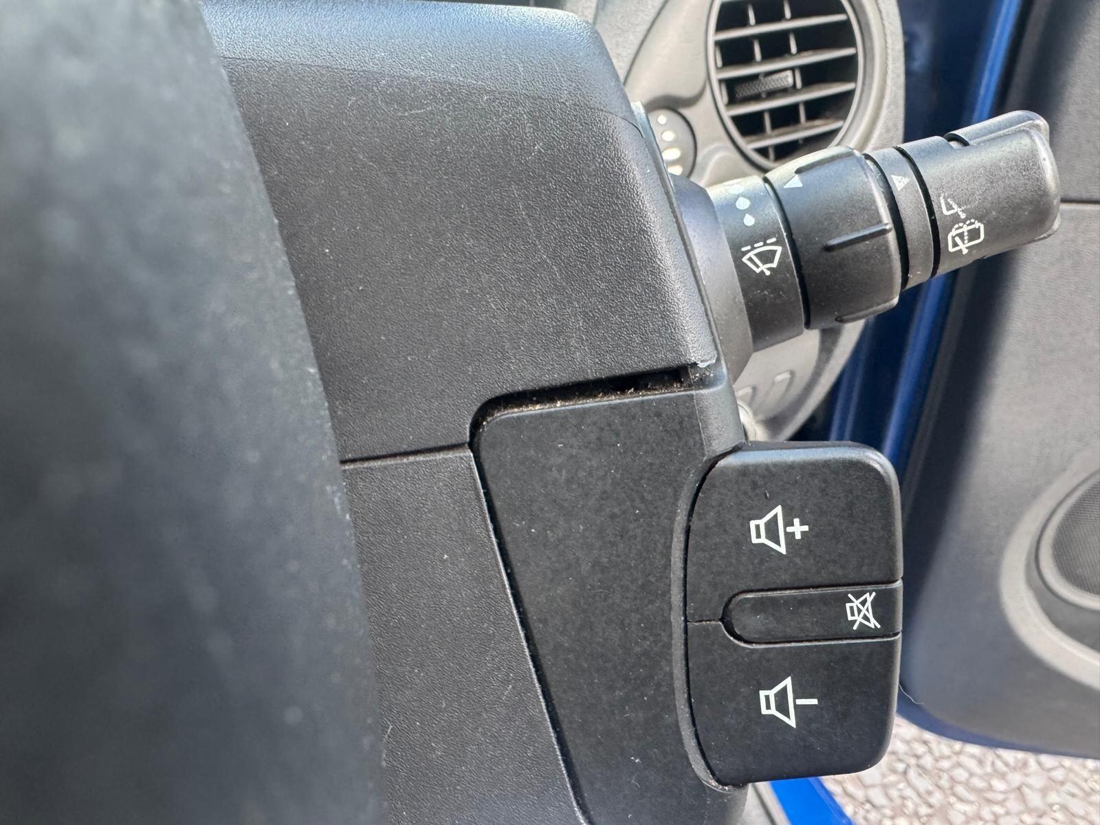 Renault Clio - Image 26