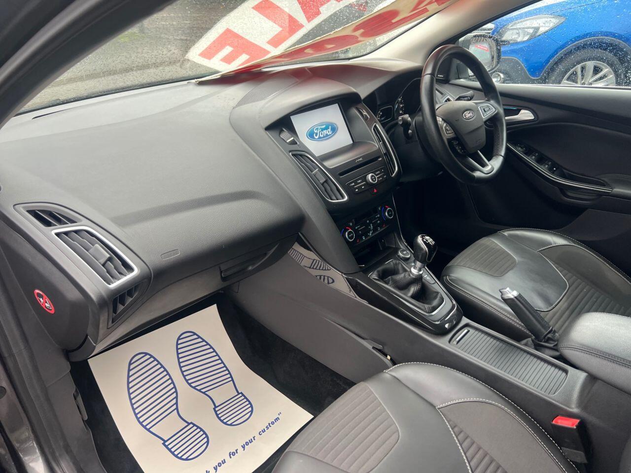 Ford Focus - Image 17