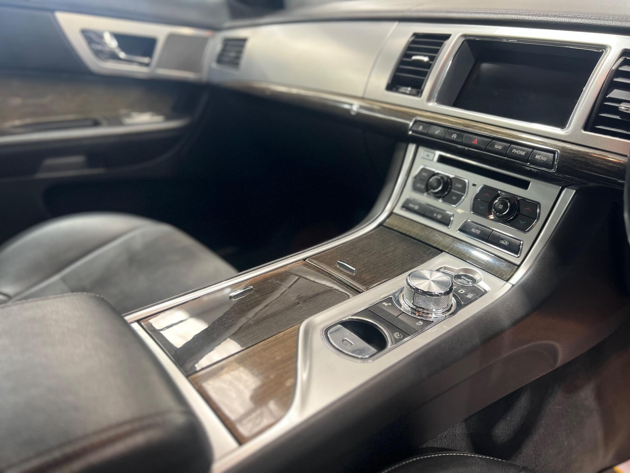 Jaguar XF - Image 12