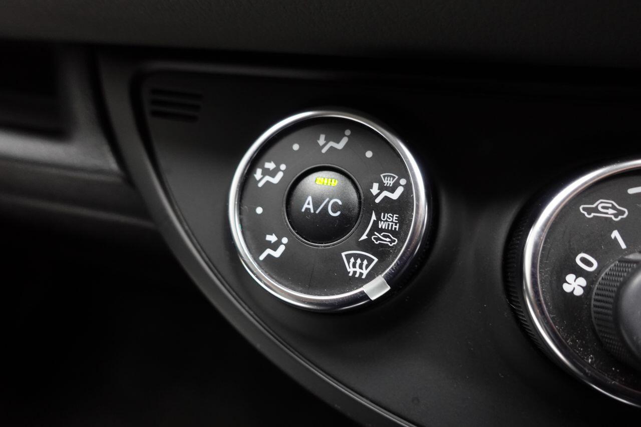 Toyota Yaris - Image 17