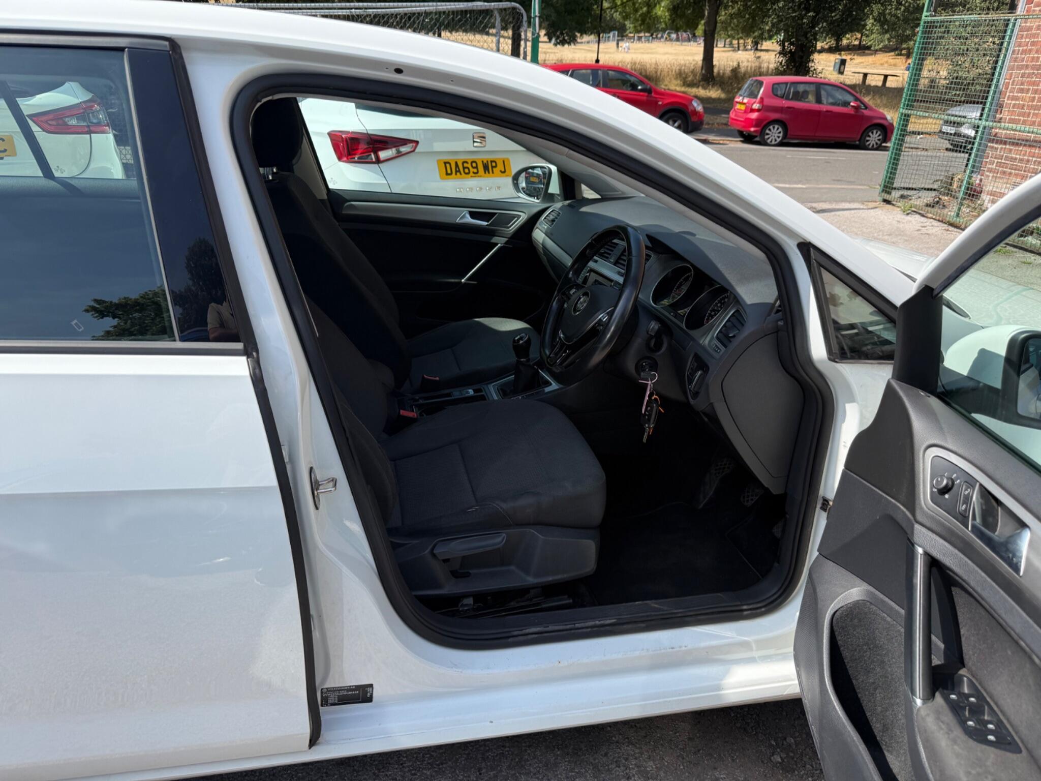 Volkswagen Golf - Image 20