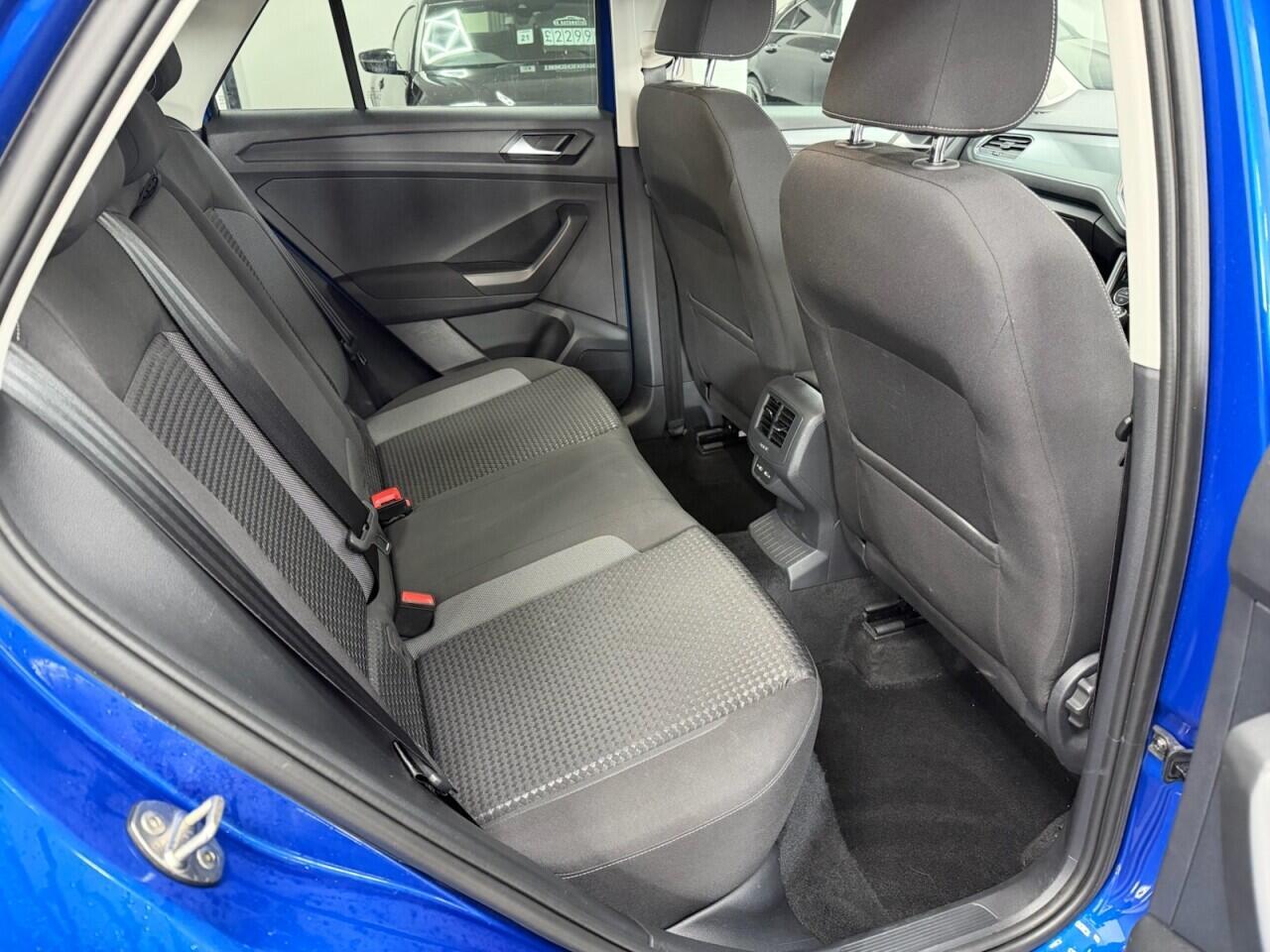 Volkswagen T-Roc - Image 18