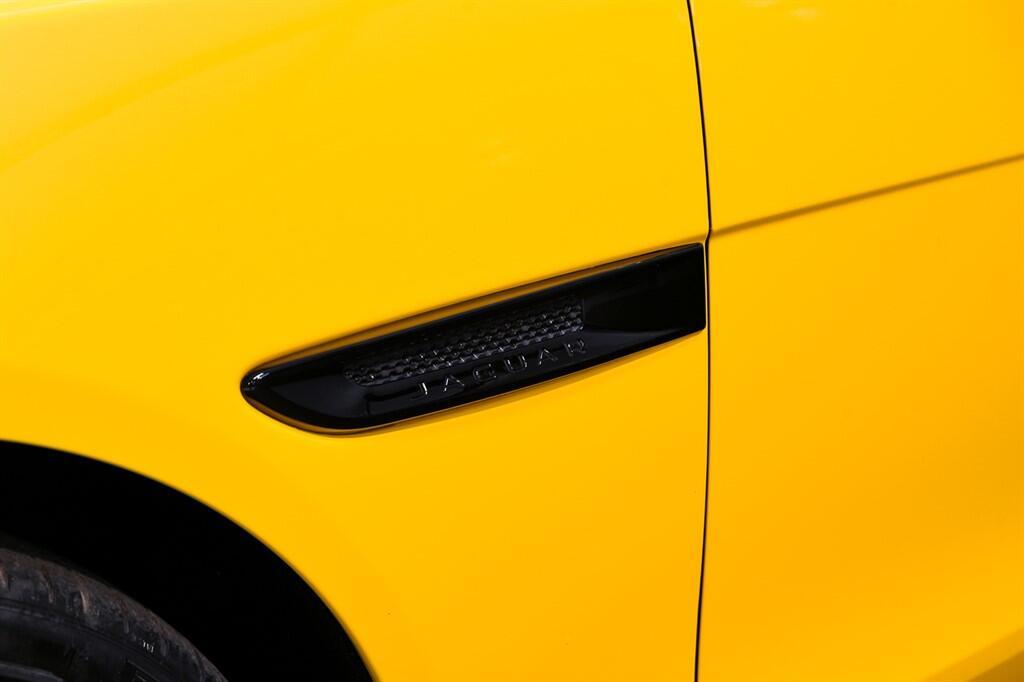 Jaguar XE - Image 11