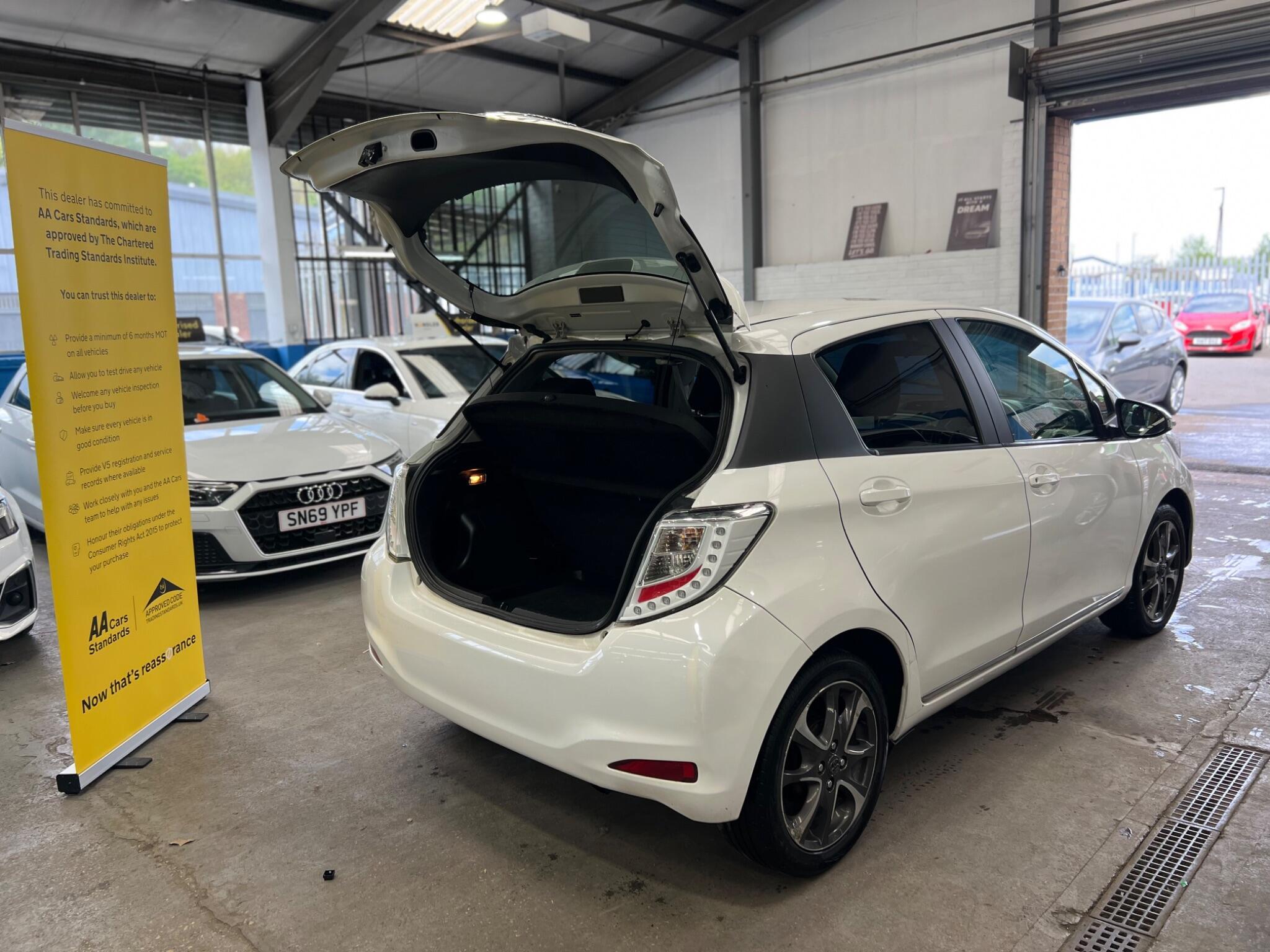 Toyota Yaris - Image 12