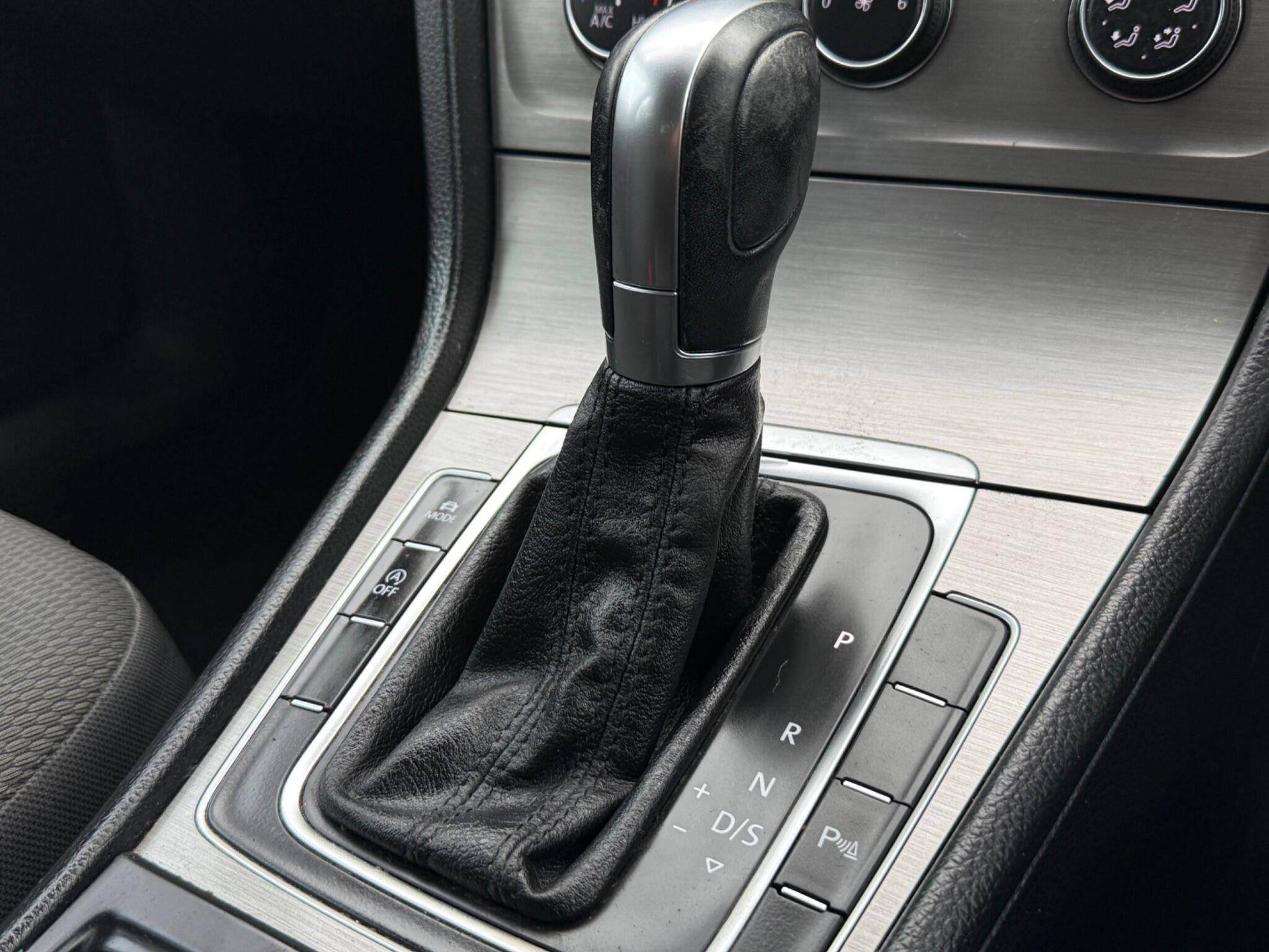 Volkswagen Golf - Image 22