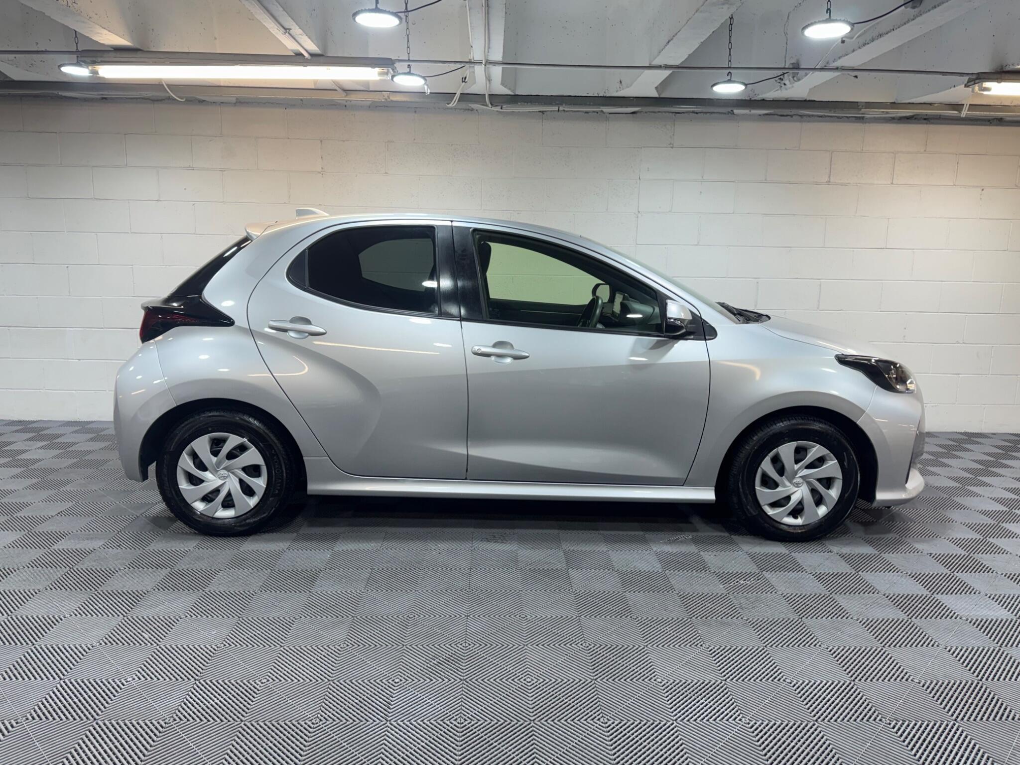 Toyota Yaris - Image 5