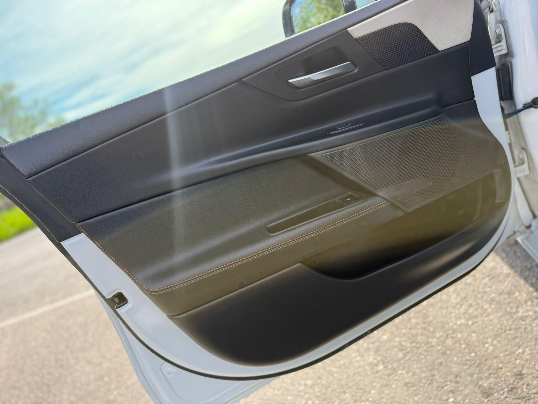 Jaguar XE - Image 33