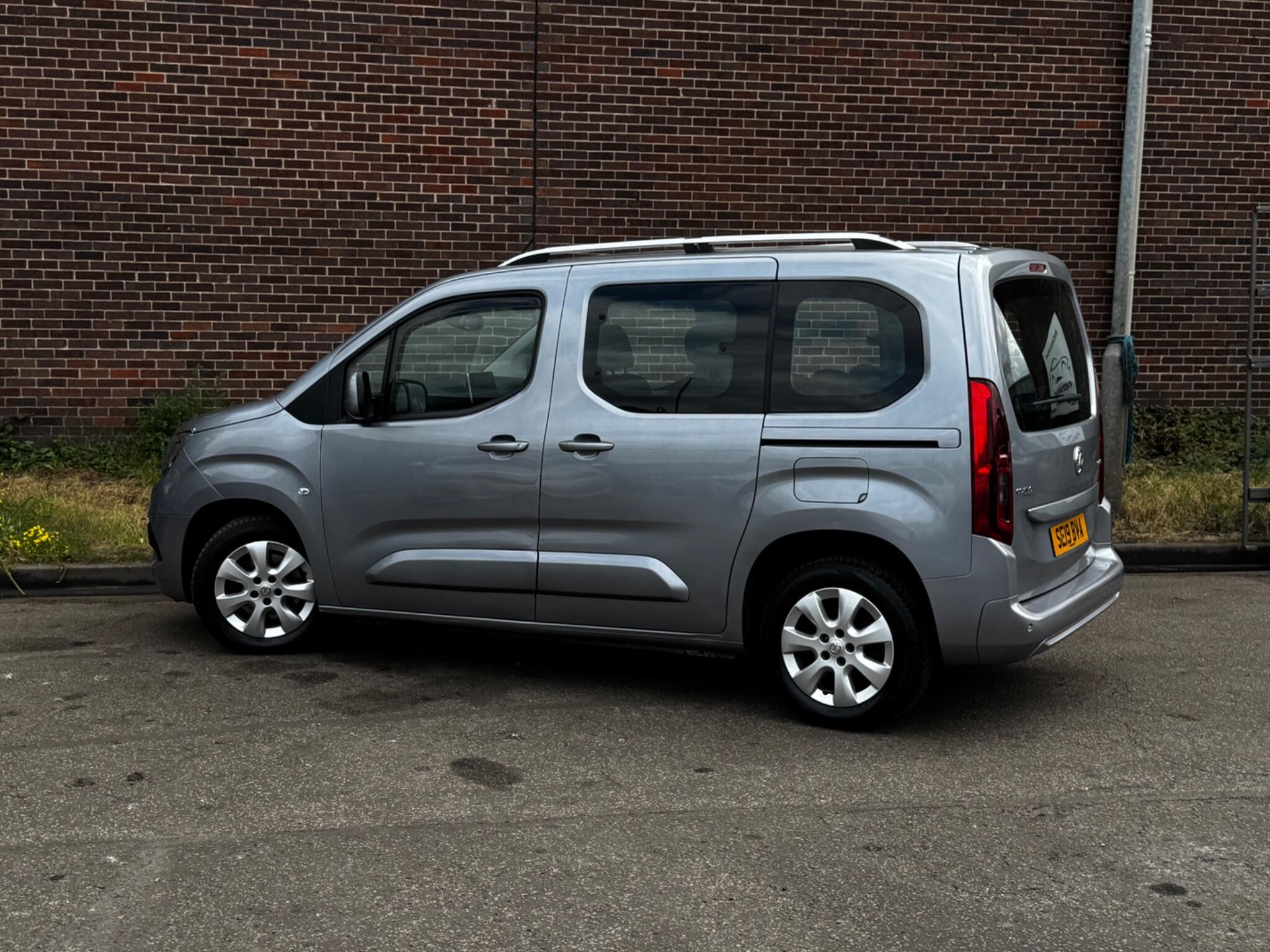 Vauxhall Combo Life - Image 11