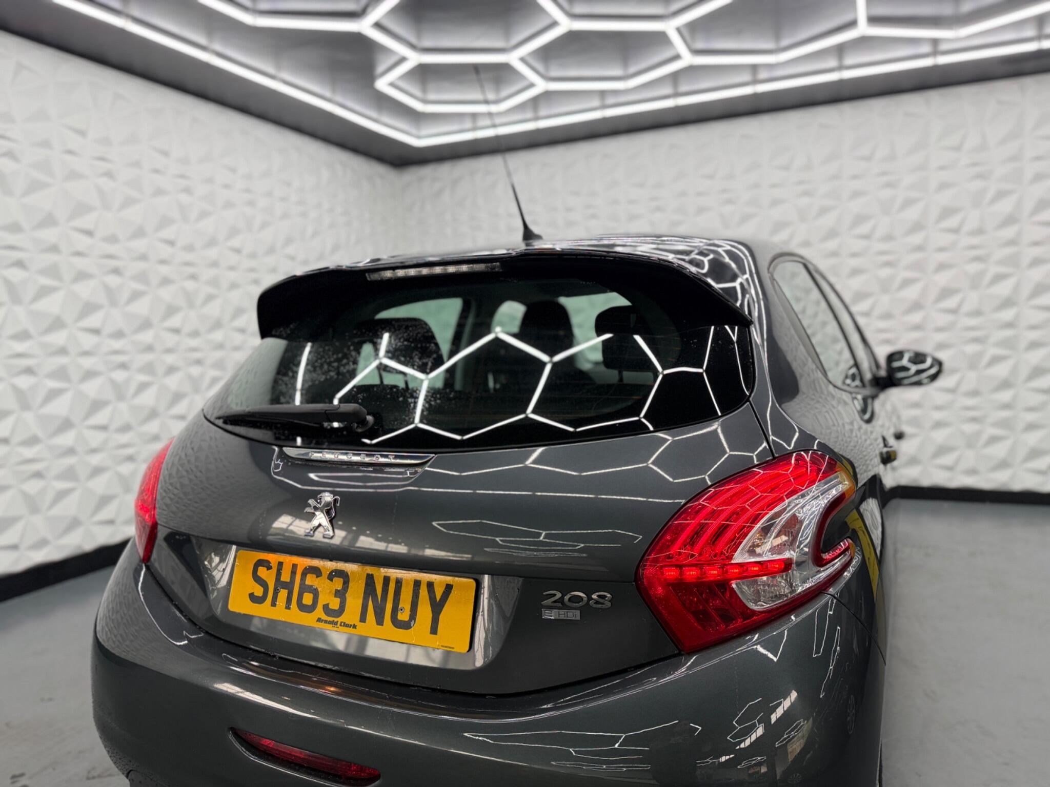 Peugeot 208 - Image 13