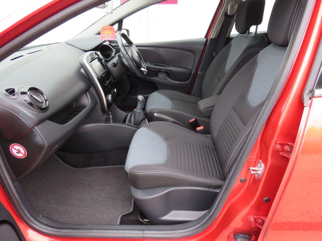 Renault Clio - Image 9