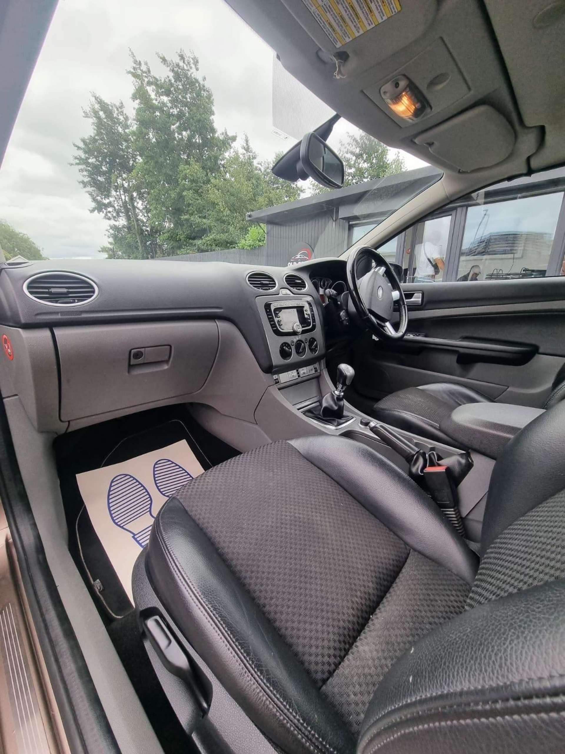 Ford Focus - Image 32