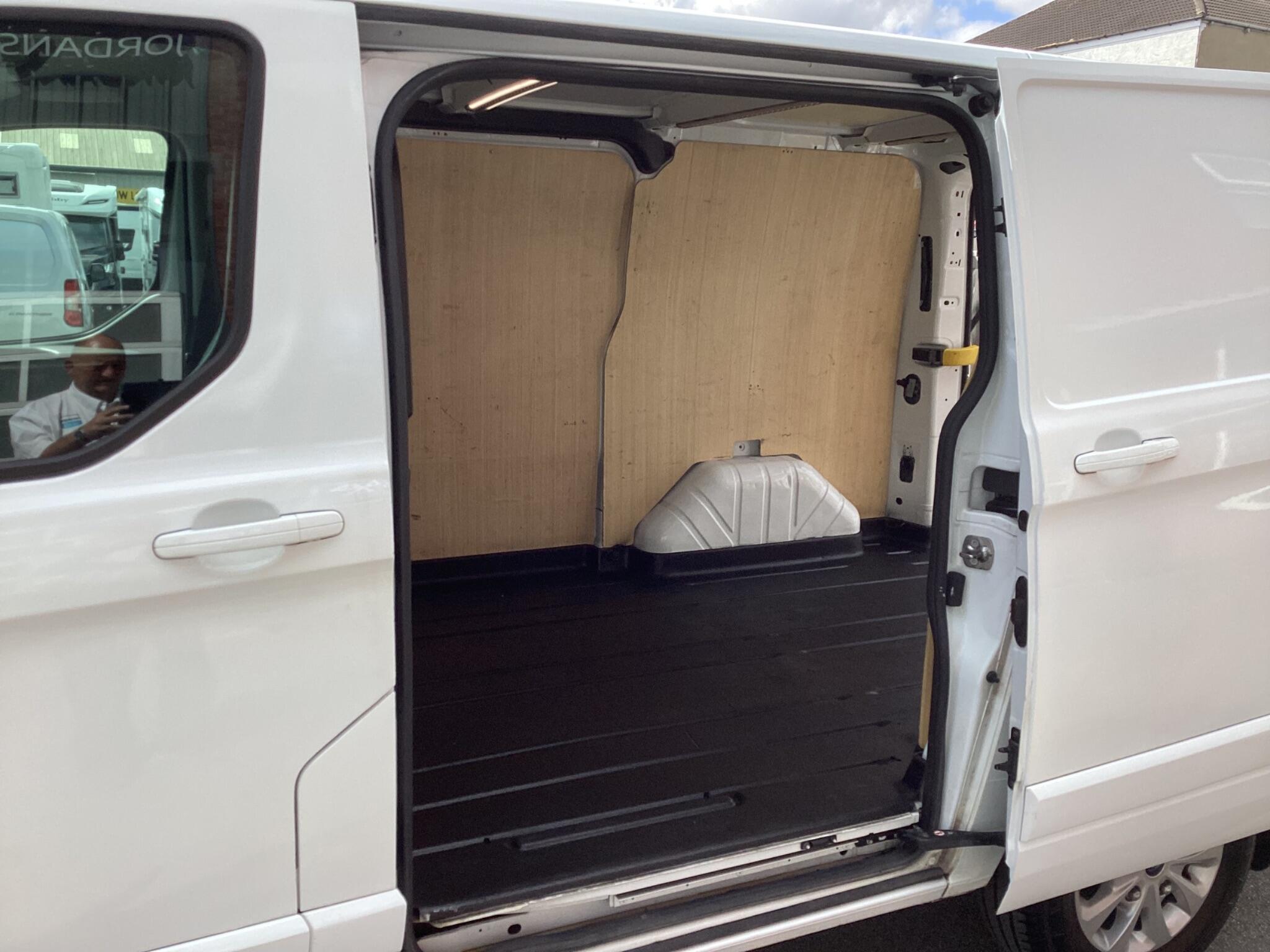 Ford Transit Custom - Image 14