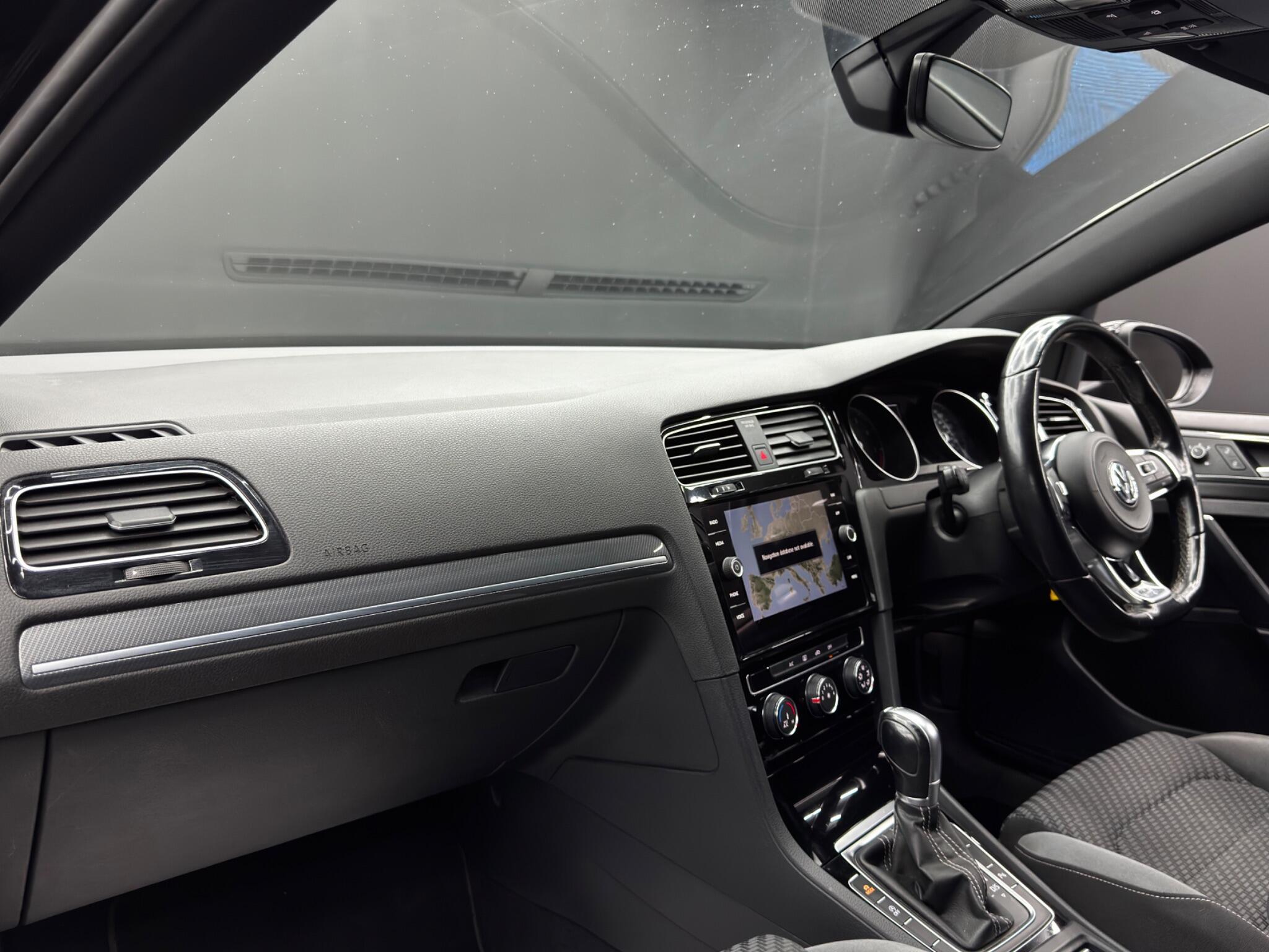 Volkswagen Golf - Image 11