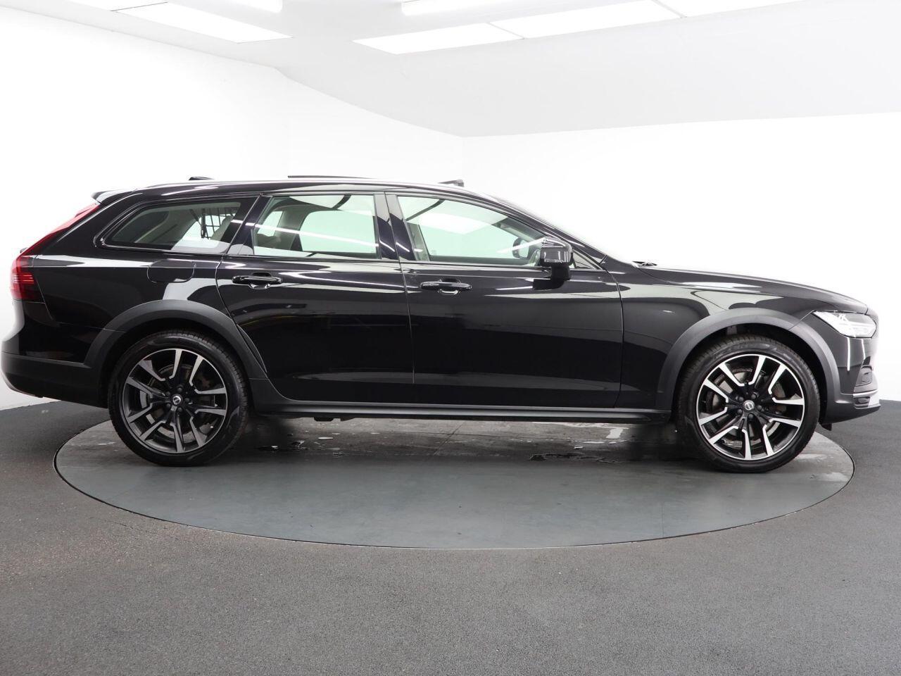 Volvo V90 CROSS COUNTRY - Image 11
