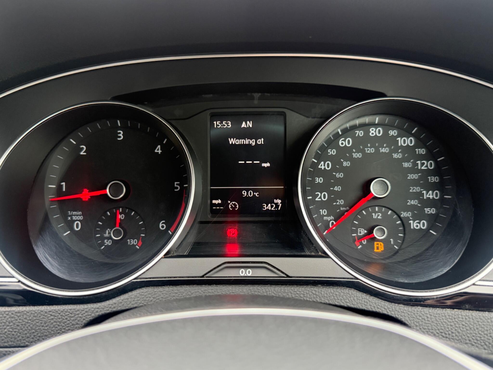 Volkswagen Passat - Image 33