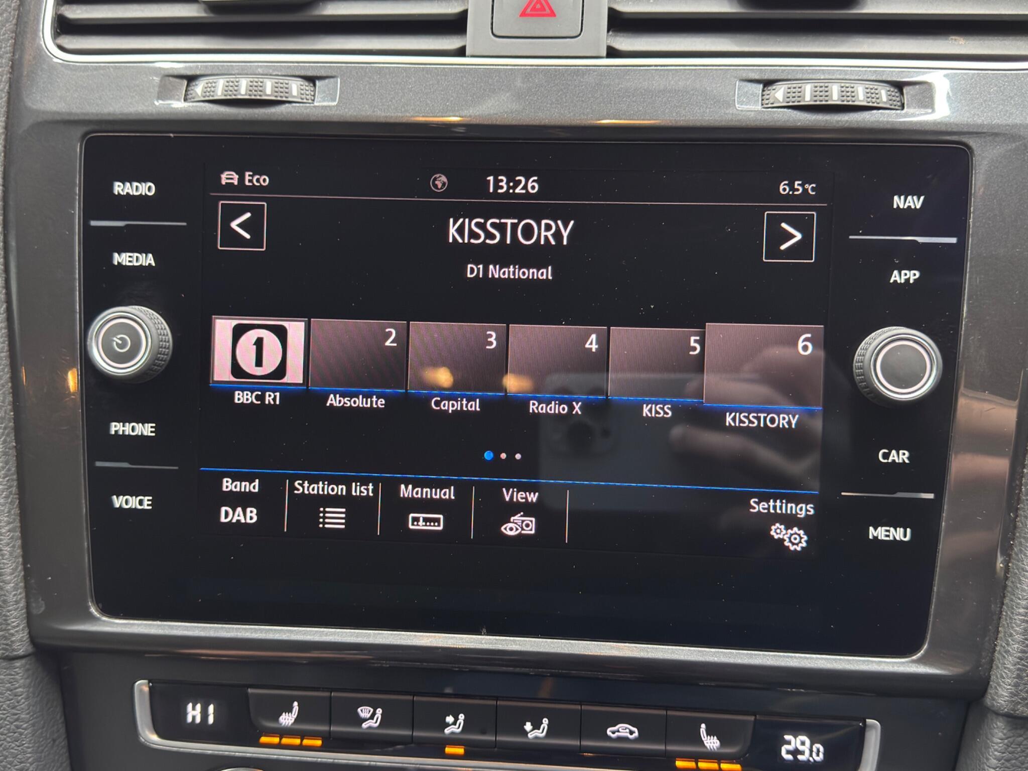 Volkswagen Golf - Image 30