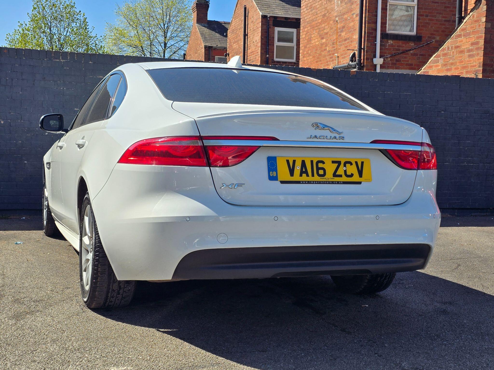 Jaguar XF - Image 22