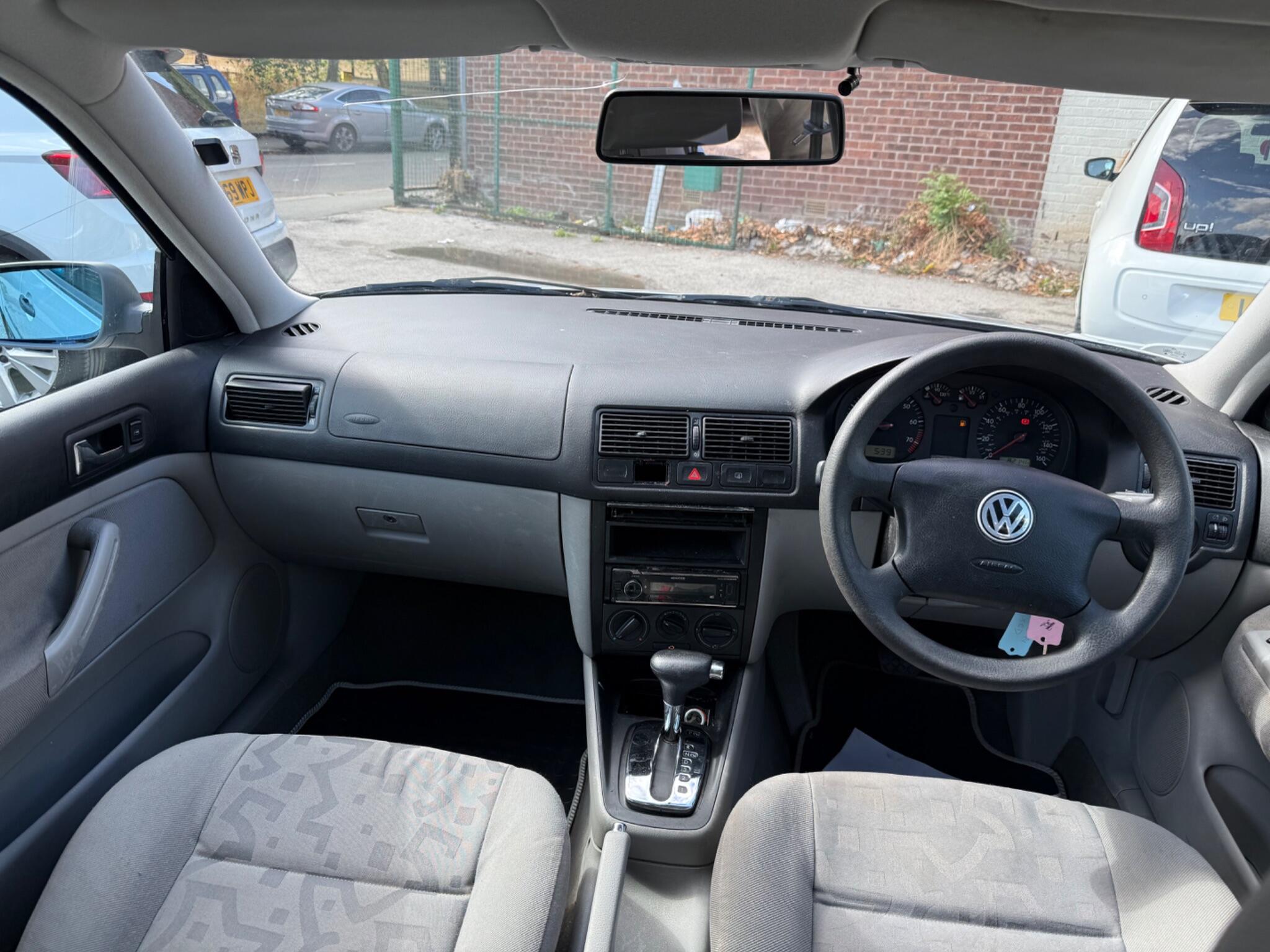 Volkswagen Golf - Image 13