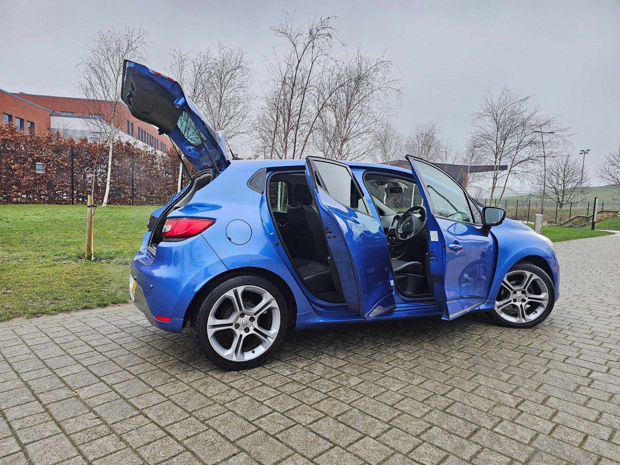 Renault Clio - Image 19