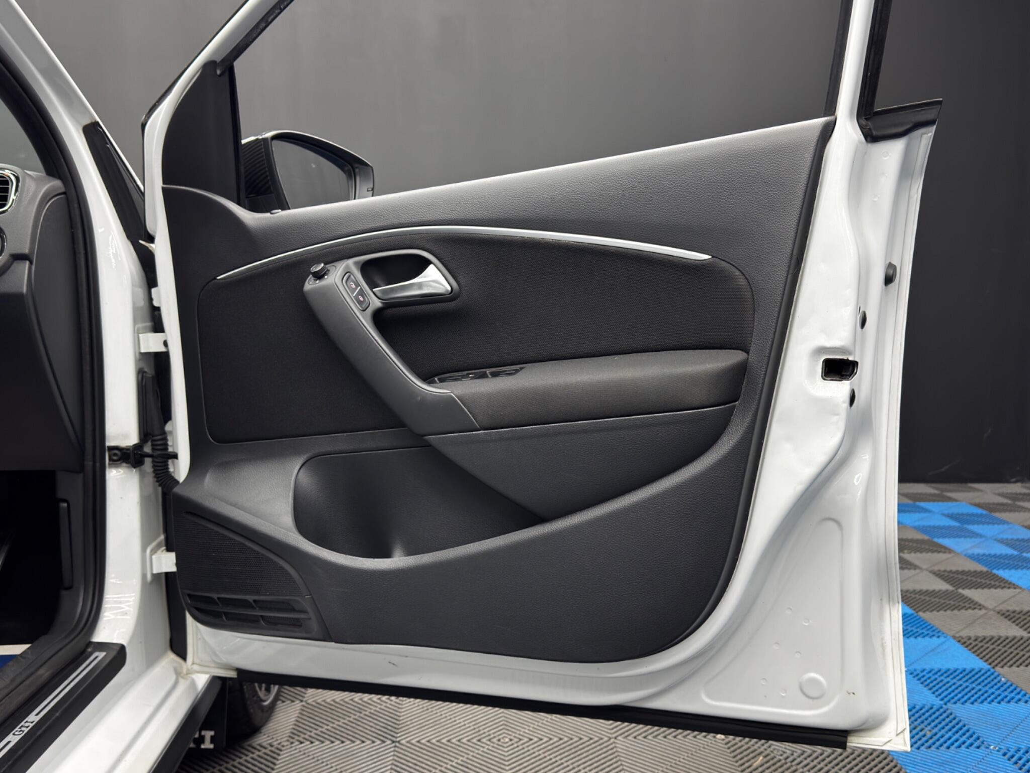 Volkswagen Polo - Image 35