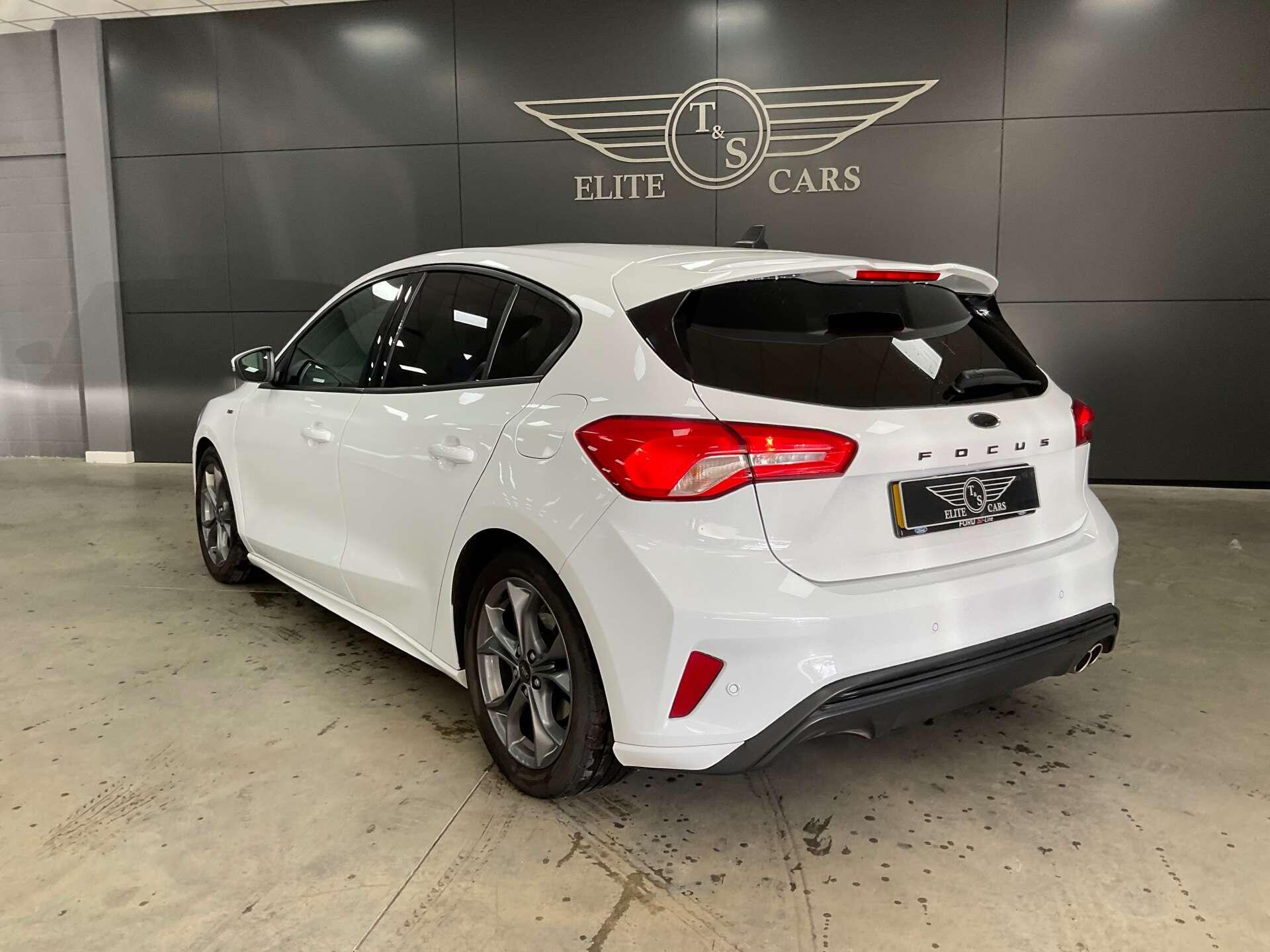 Ford Focus - Image 7