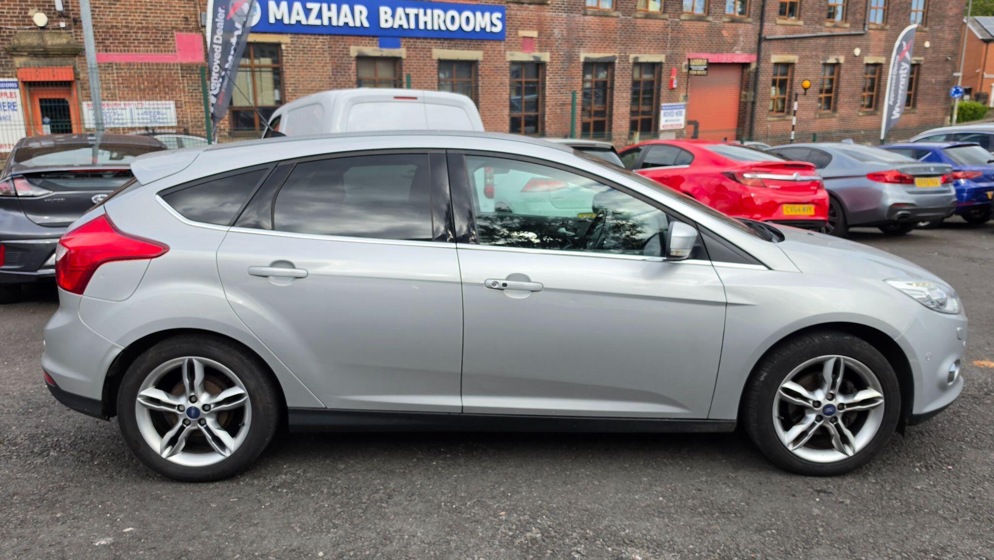 Ford Focus - Image 8