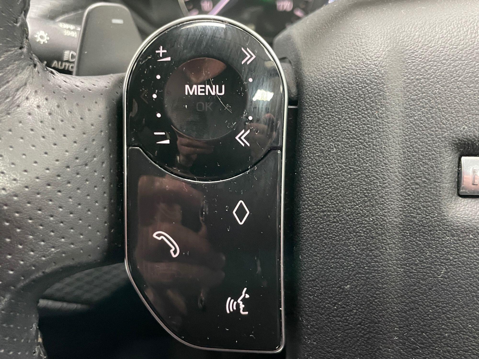 Land Rover Range Rover Velar - Image 35