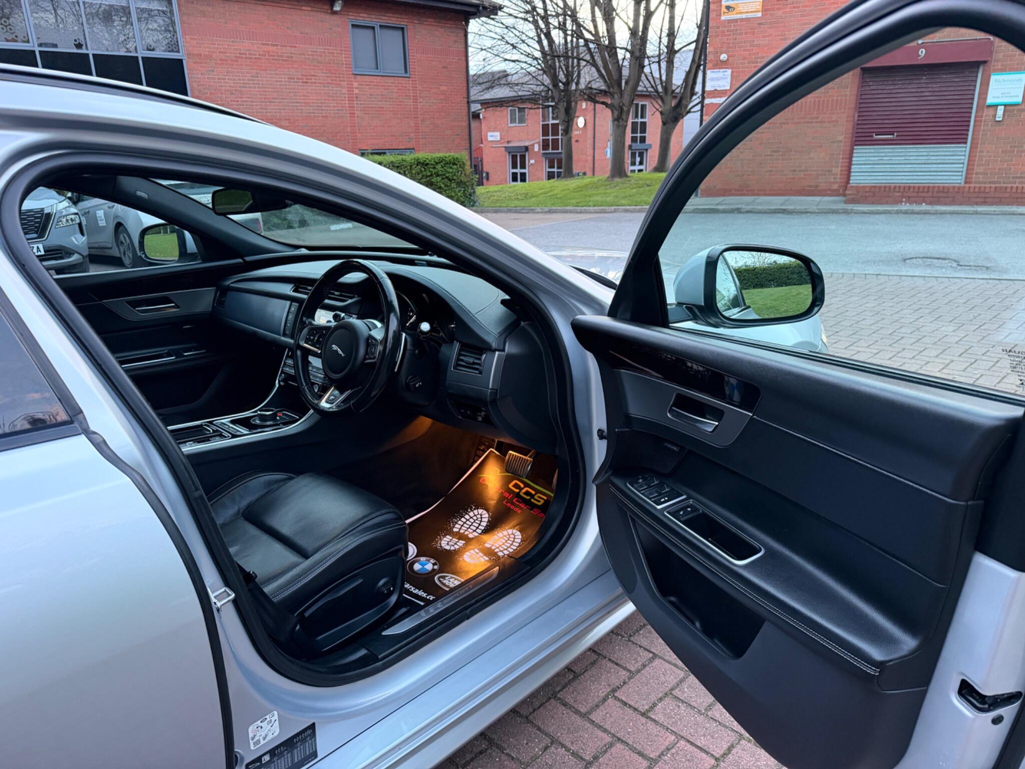 Jaguar XF - Image 47