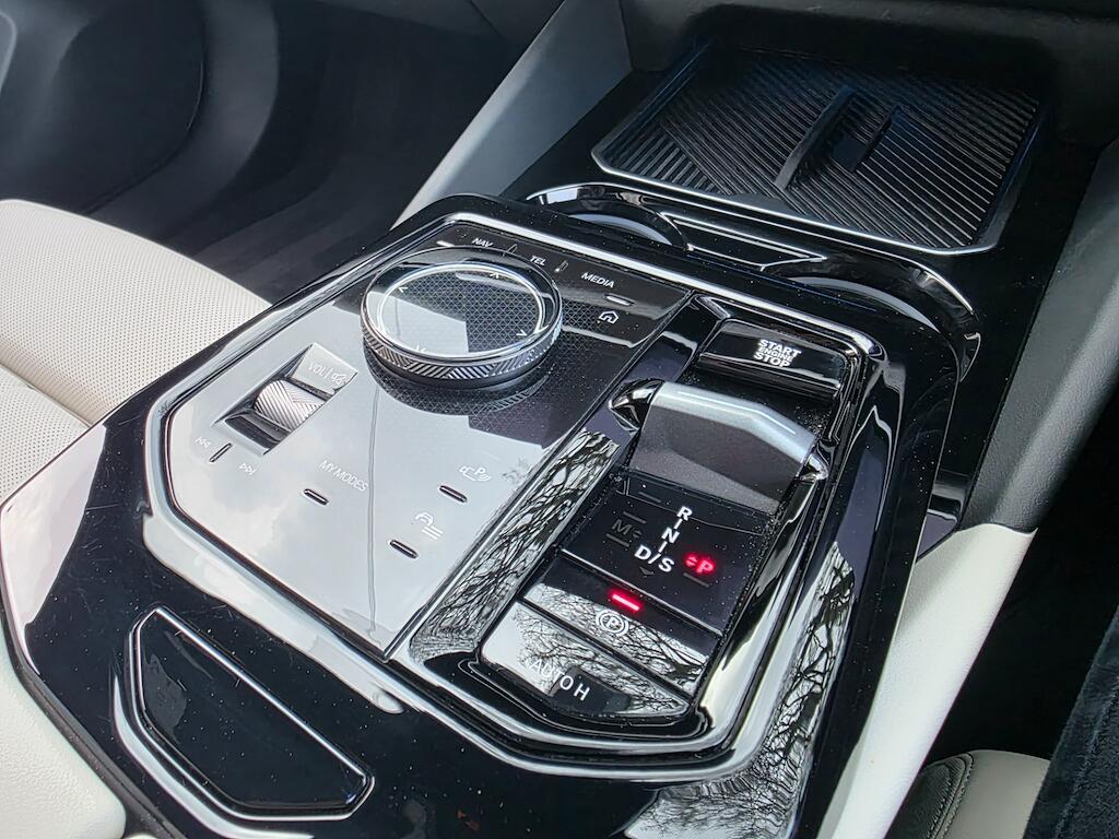 BMW 5 Series - Image 29