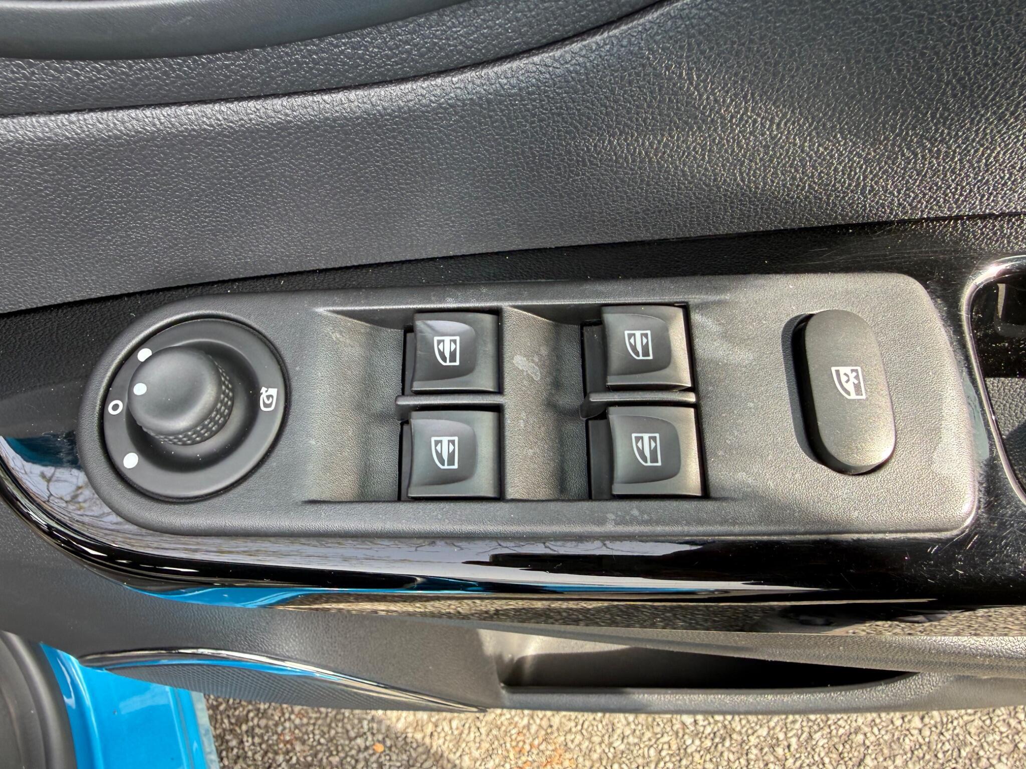 Renault Captur - Image 27