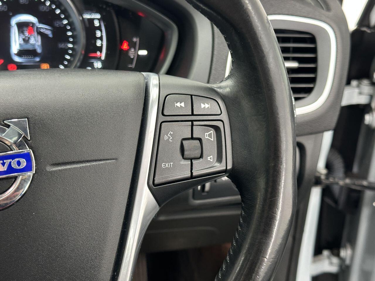 Volvo V40 CROSS COUNTRY - Image 21