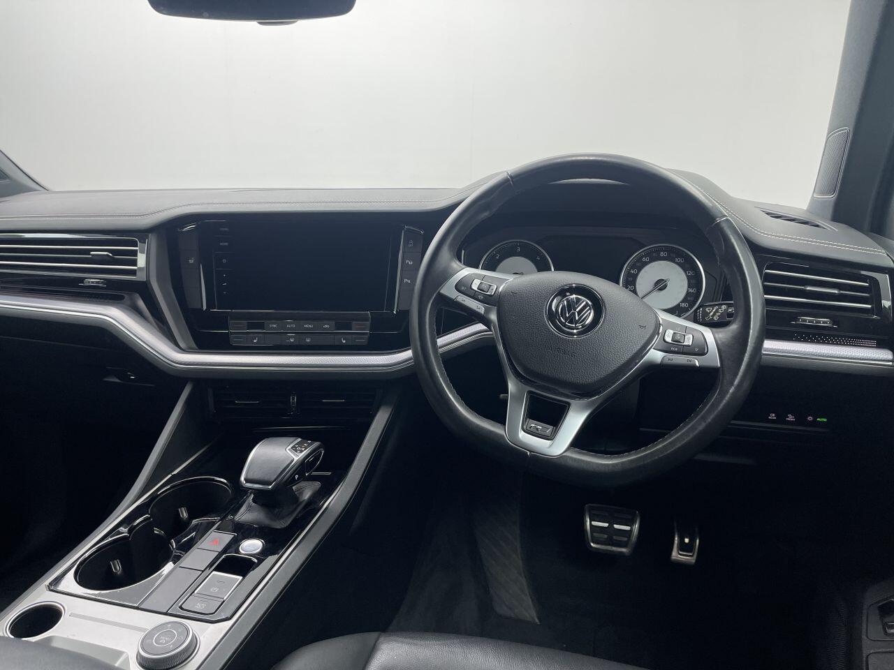 Volkswagen Touareg - Image 32